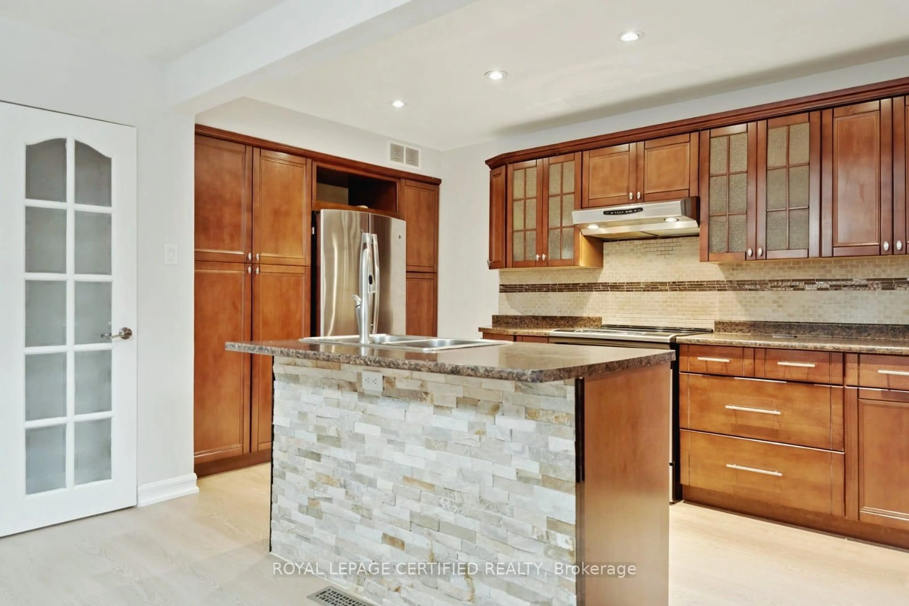 Open concept kitchen, ceramic/tile floor for 444 Stone Church Rd #L1, Hamilton Ontario L9B 1R1
