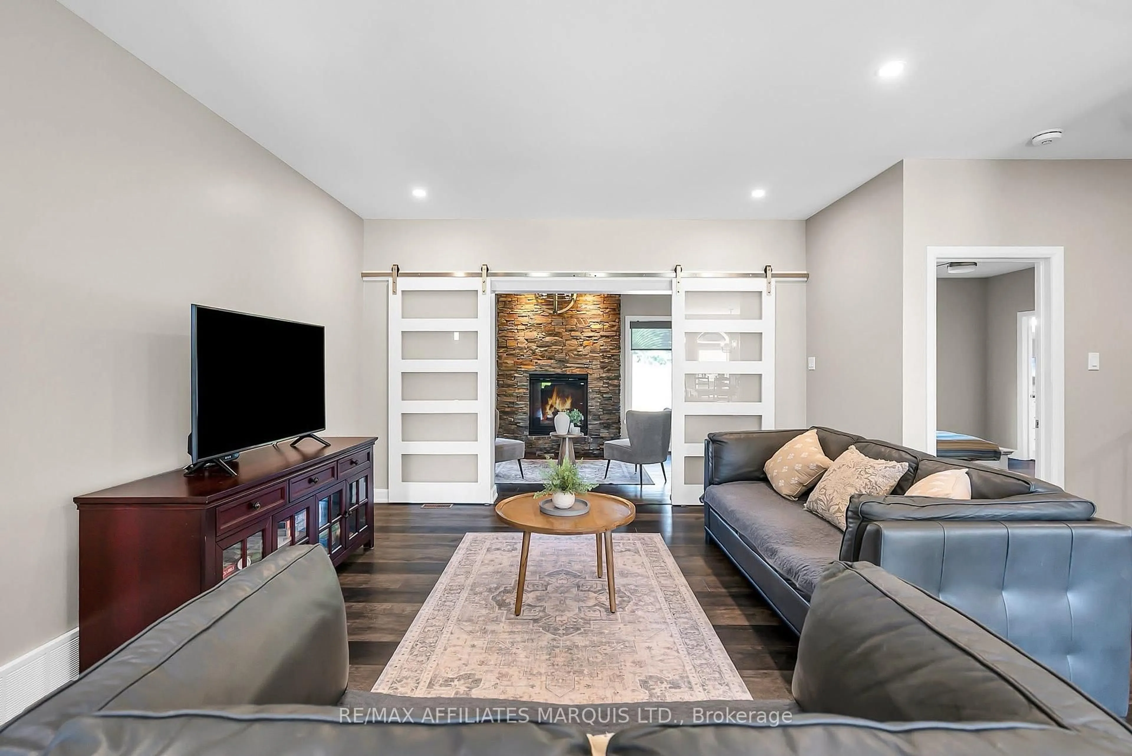 Living room with furniture, unknown for 20531 Old Montreal Rd, South Glengarry Ontario K0C 2C0