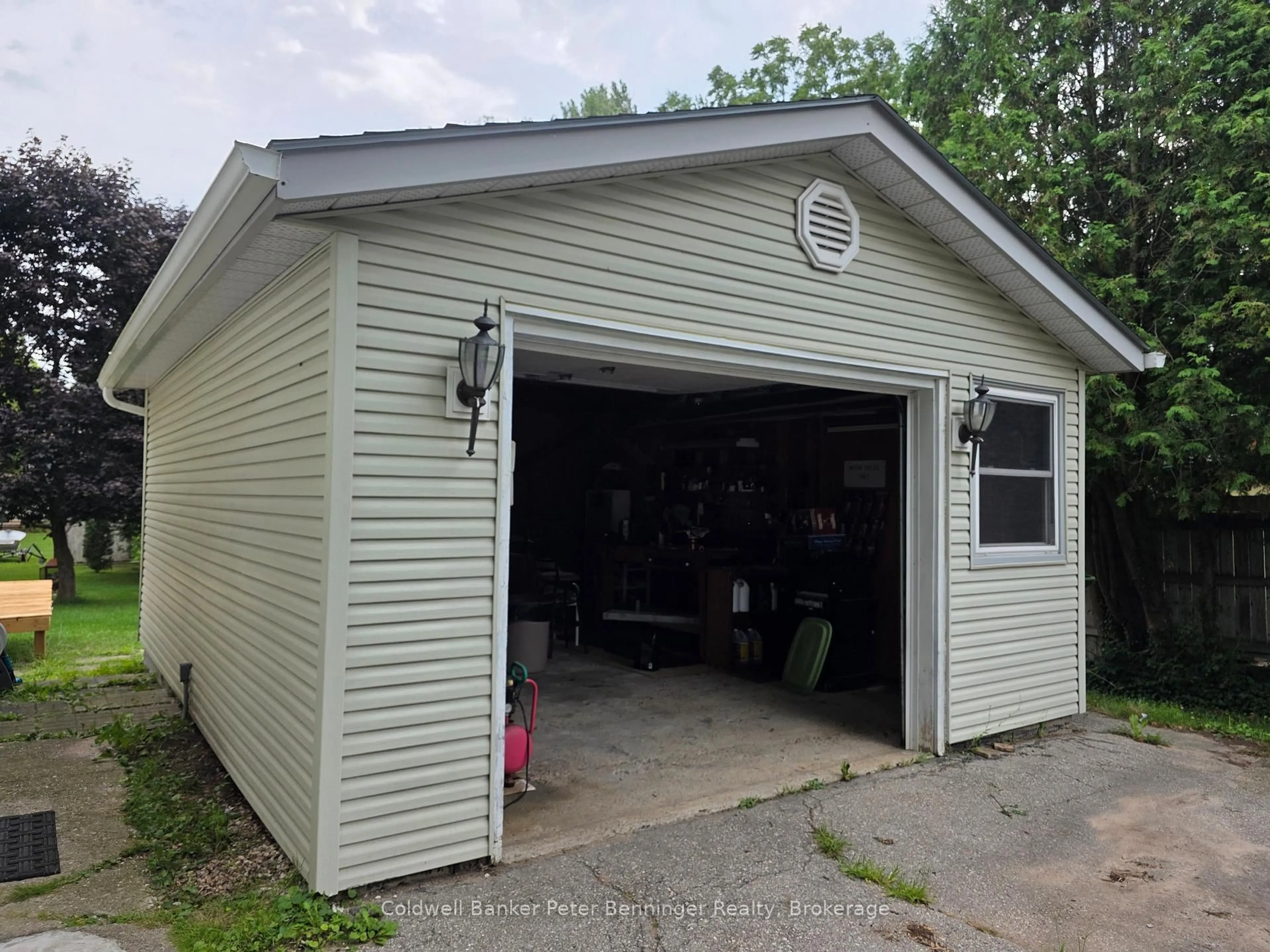 Indoor garage for 233 Queen St, Arran-Elderslie Ontario N0G 2N0