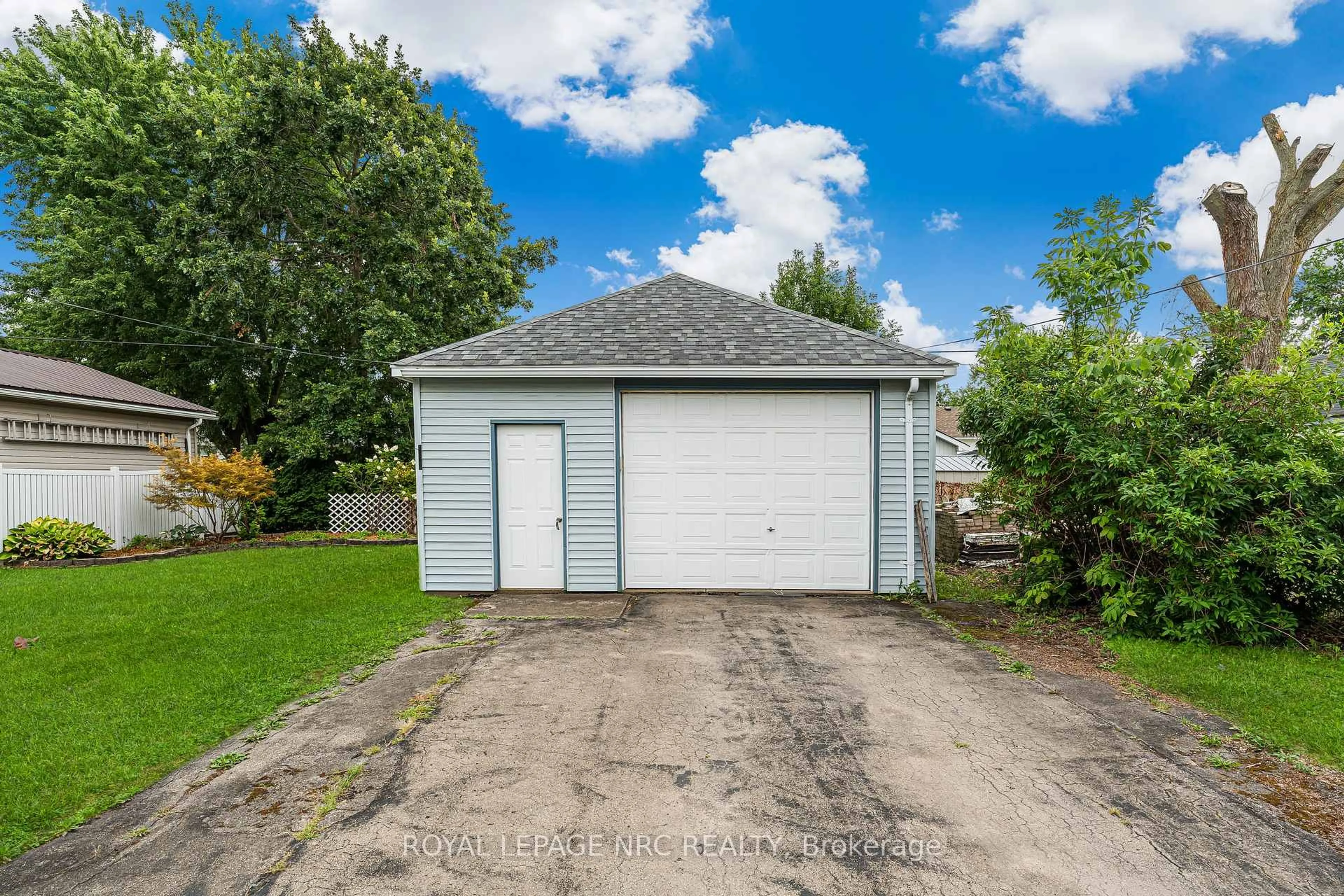 Shed for 176 Camrose Ave, Welland Ontario L3B 1K5