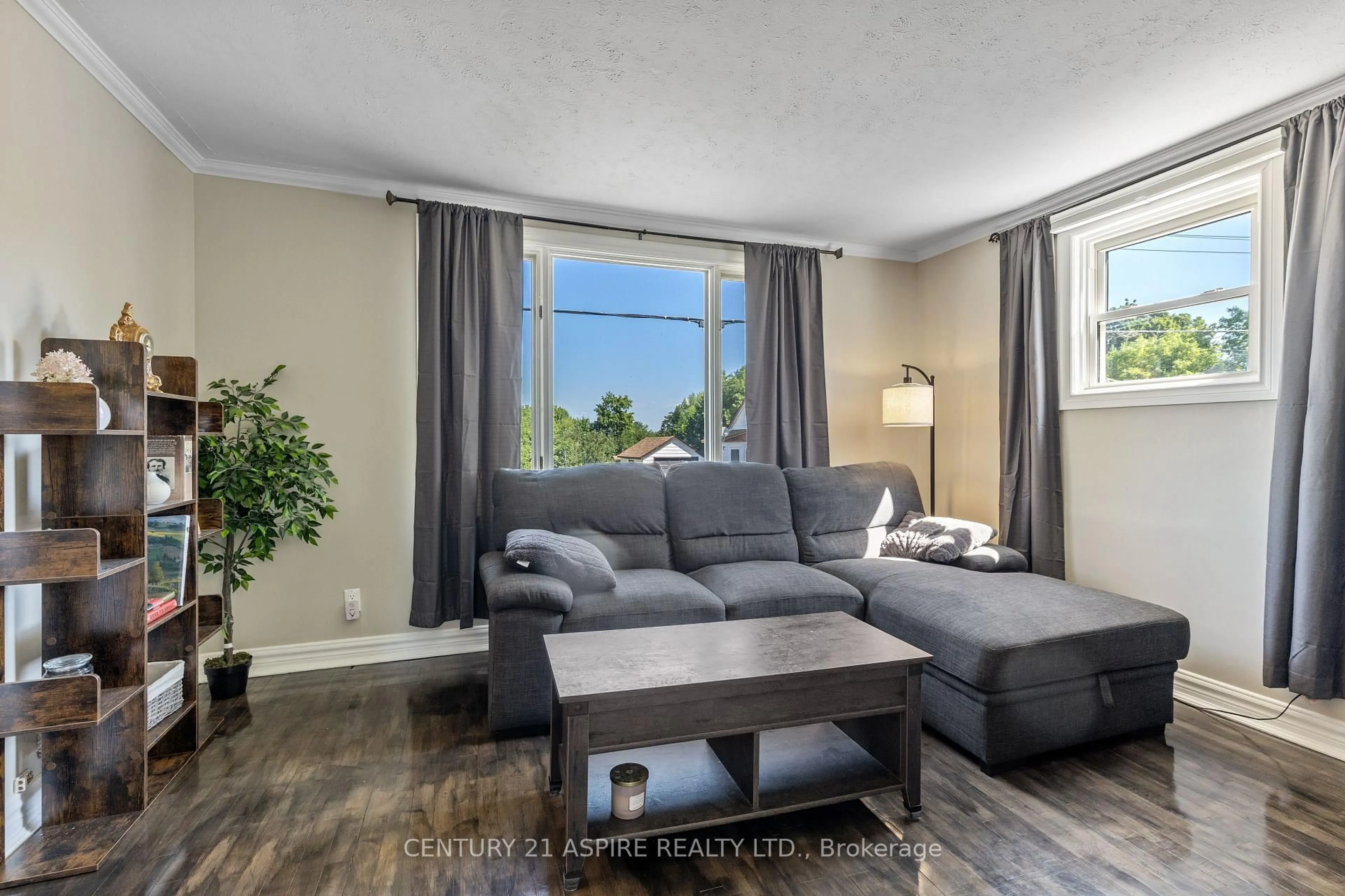 Living room with furniture, unknown for 496 Wilbert St, Pembroke Ontario K8A 3G6
