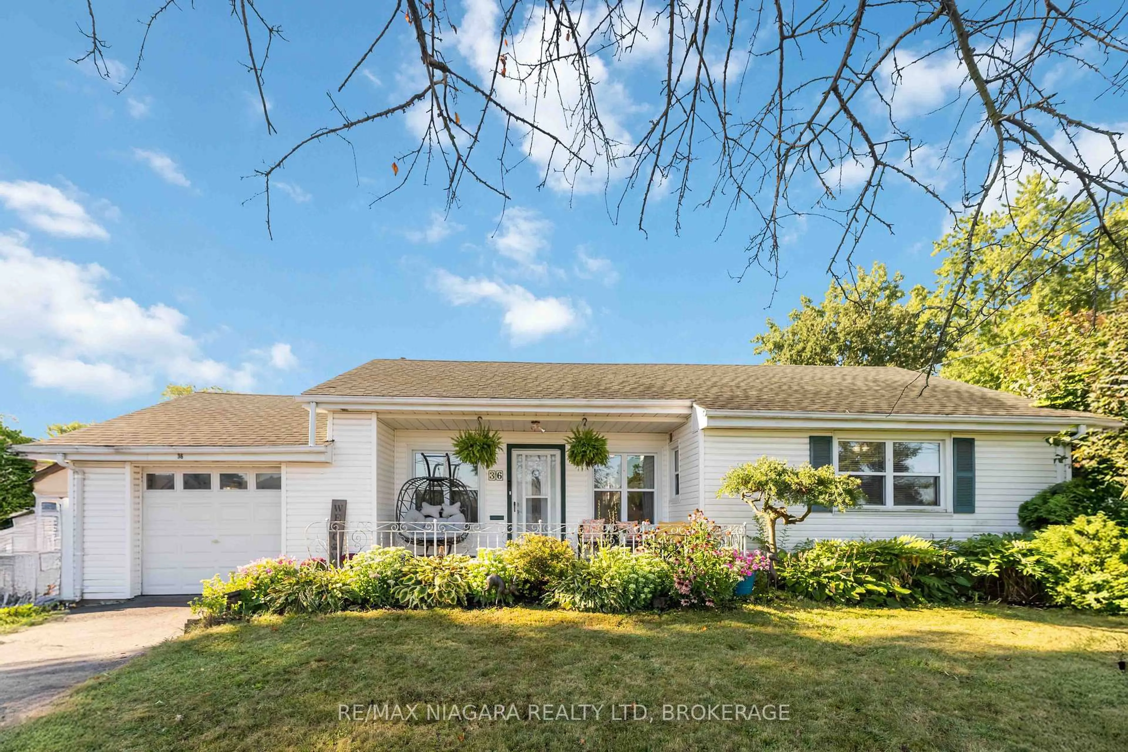 Home with vinyl exterior material, street for 36 Admiral Rd, St. Catharines Ontario L2P 1G6