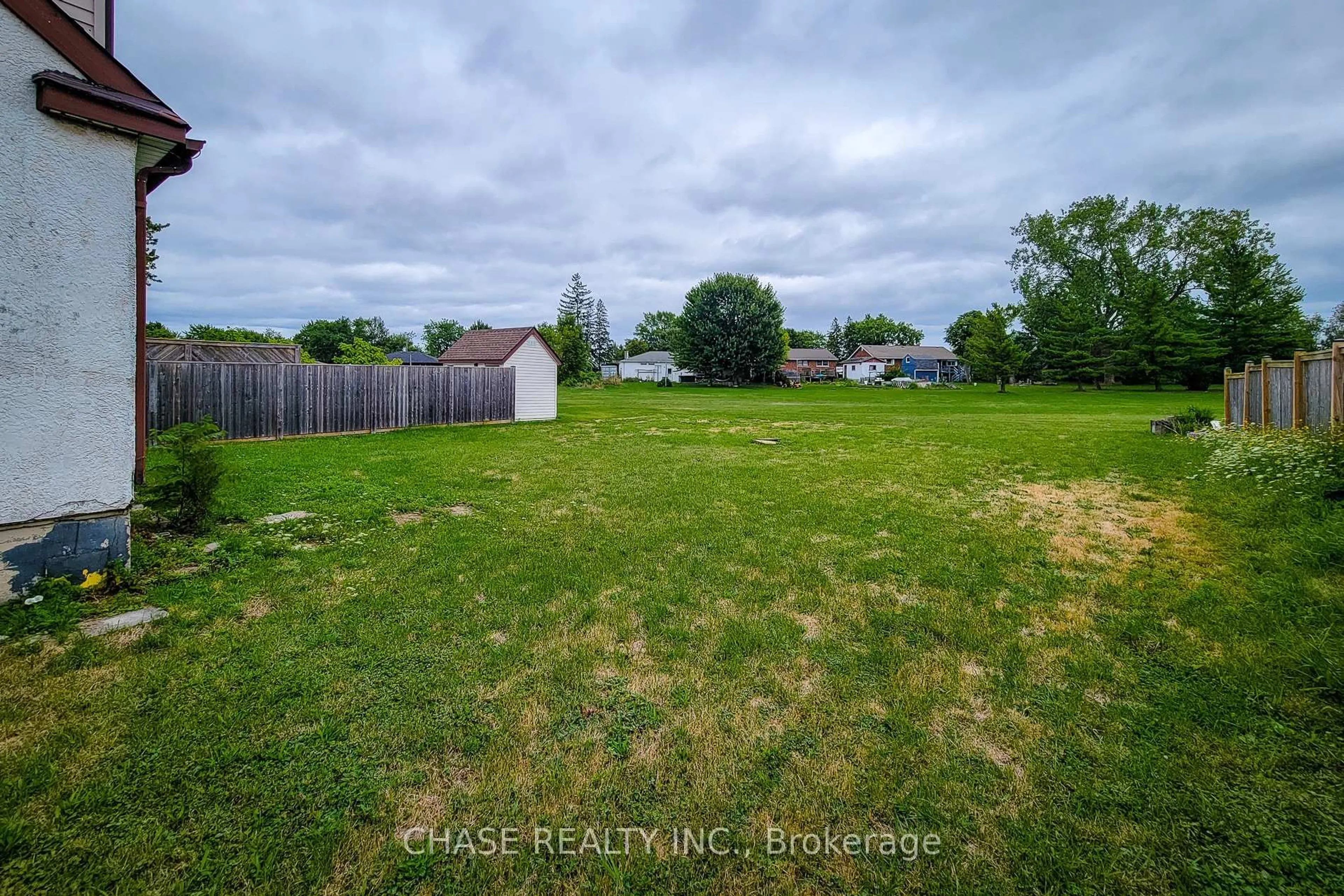 A pic from outside/outdoor area/front of a property/back of a property/a pic from drone, water/lake/river/ocean view for 107 Saint George St, Welland Ontario L3C 5N5