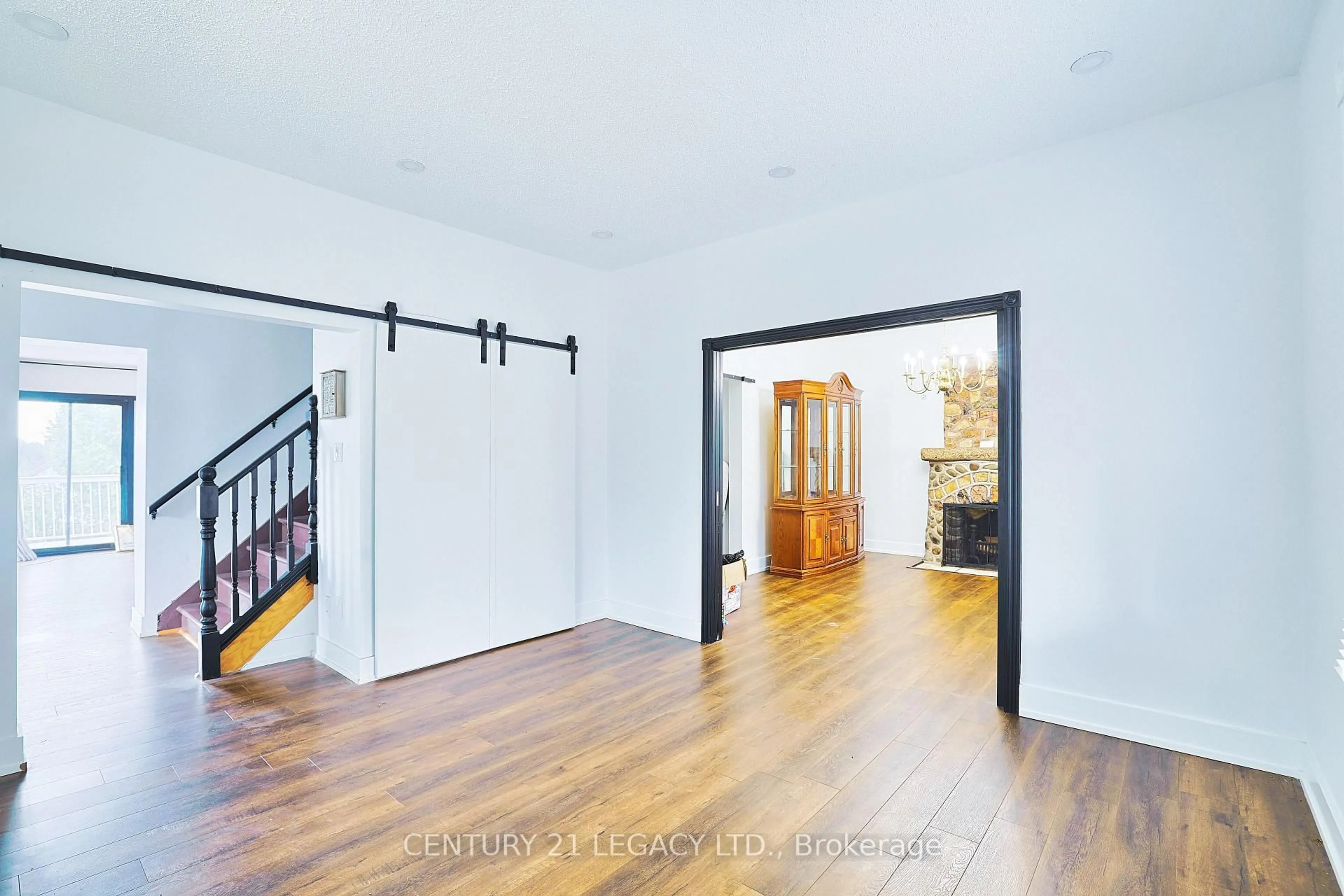 Indoor entryway for 23 Lansdowne St, Huntsville Ontario P1H 1W1