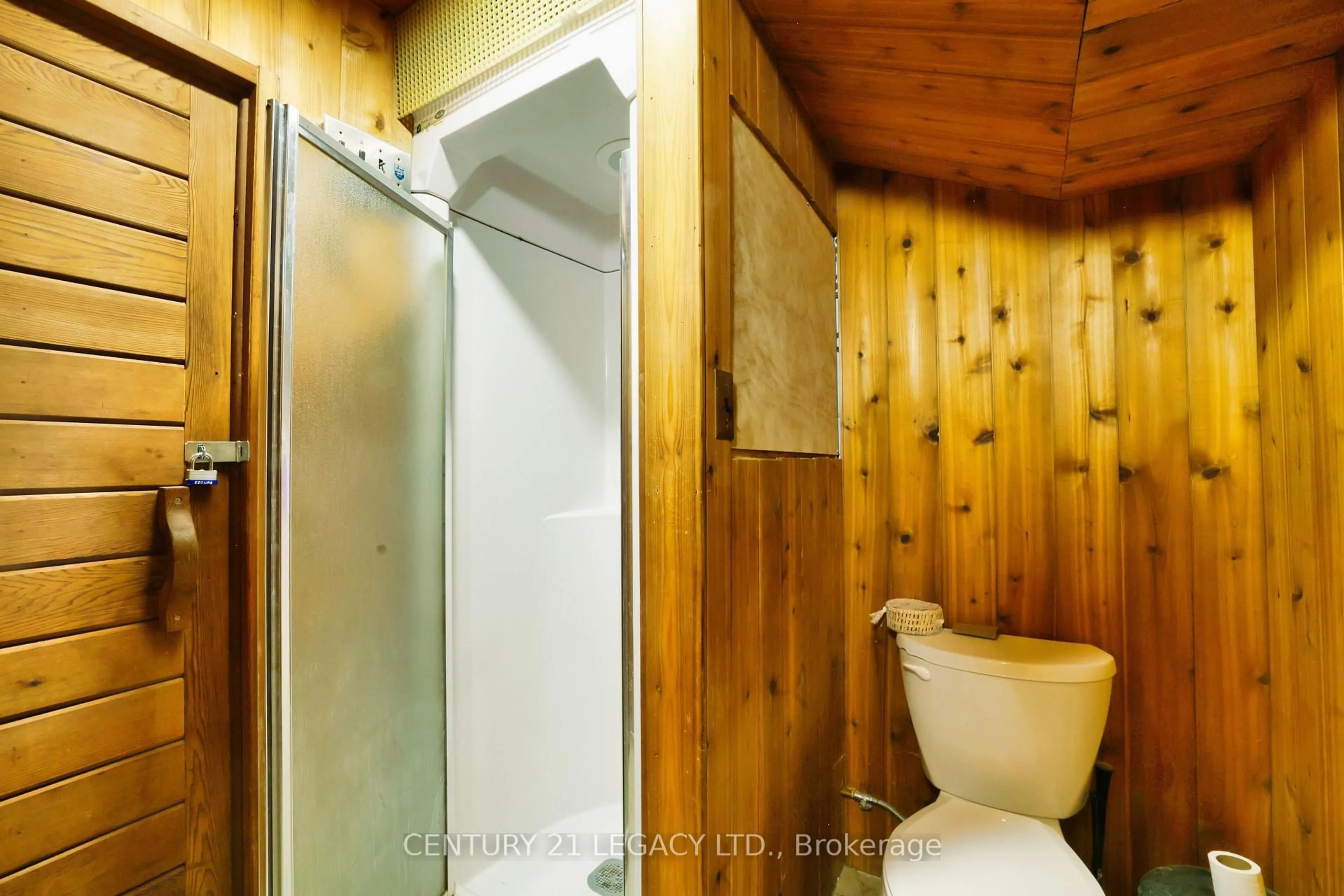 Standard bathroom, unknown for 23 Lansdowne St, Huntsville Ontario P1H 1W1