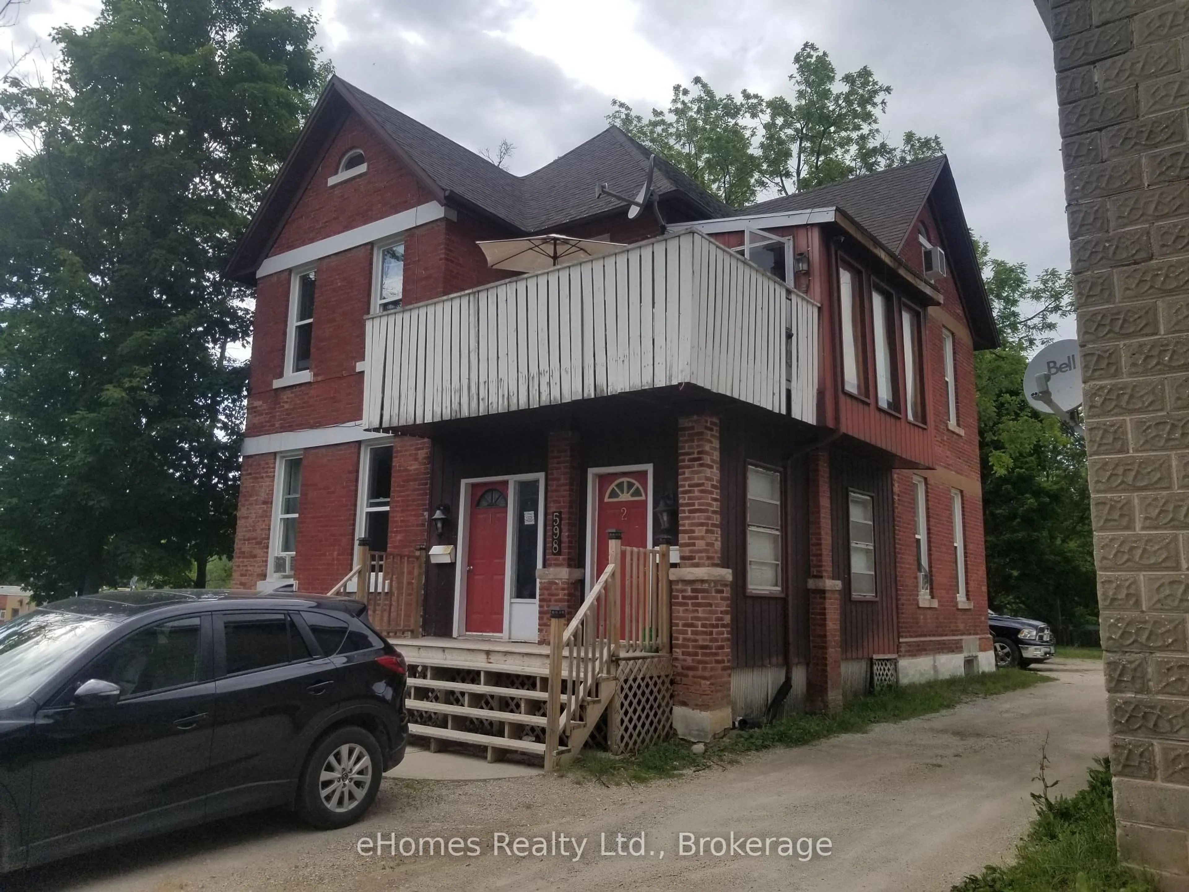 Home with brick exterior material, building for 598 6th St, Owen Sound Ontario N4K 1G3