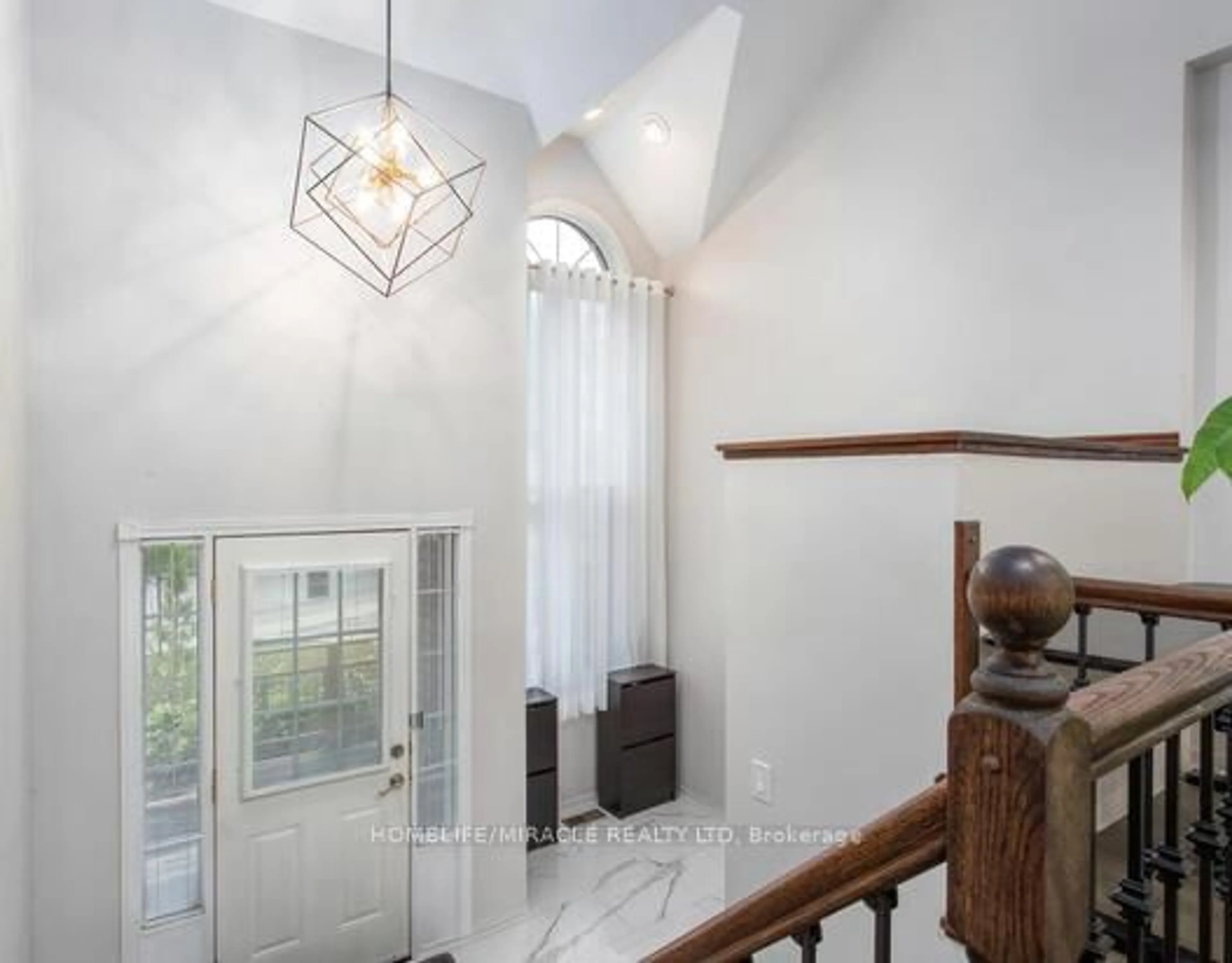 Indoor foyer for 550 Penny Lane, Waterloo Ontario N2T 2L3