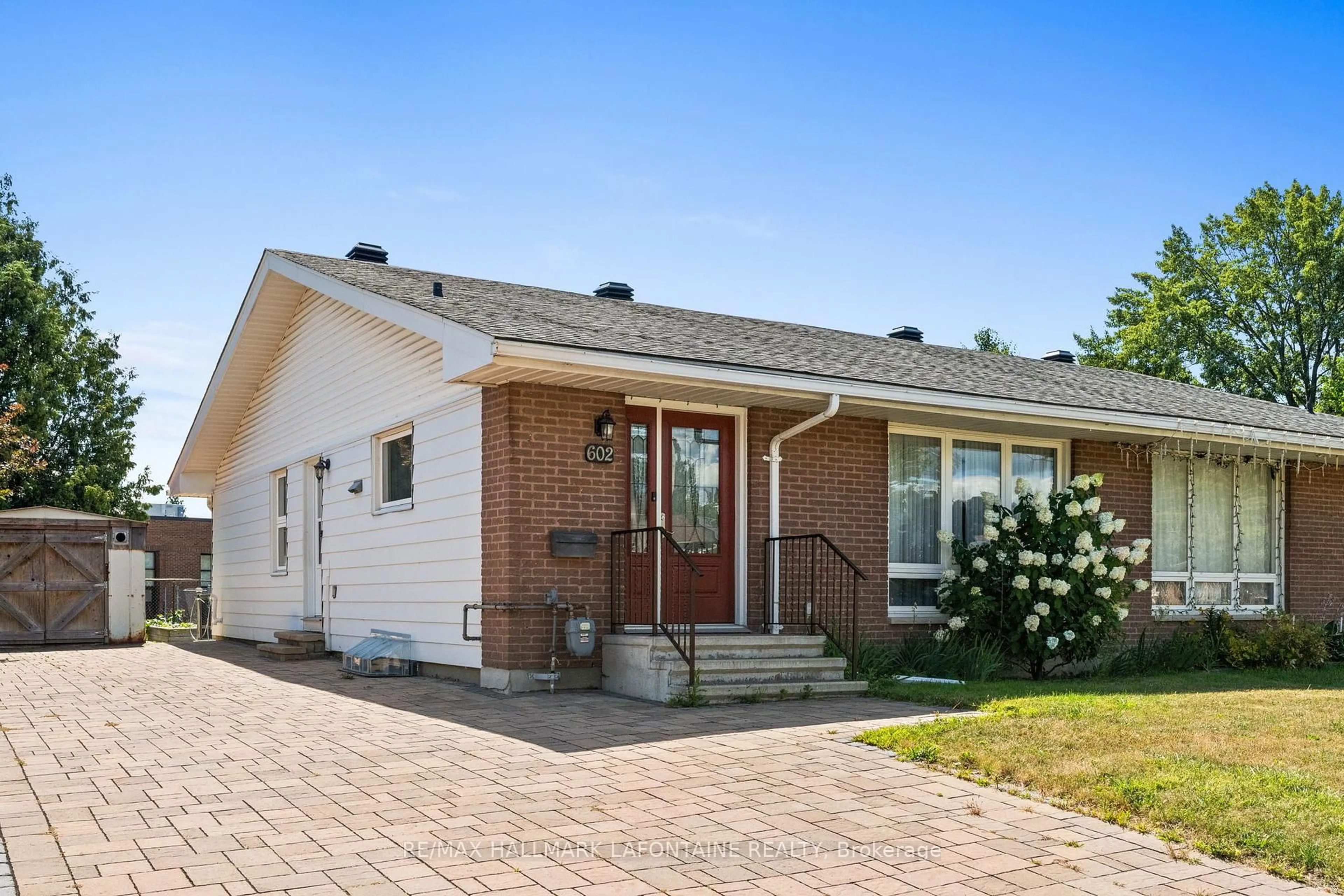 Home with brick exterior material, street for 602 Eastvale Dr, Ottawa Ontario K1J 6Z6