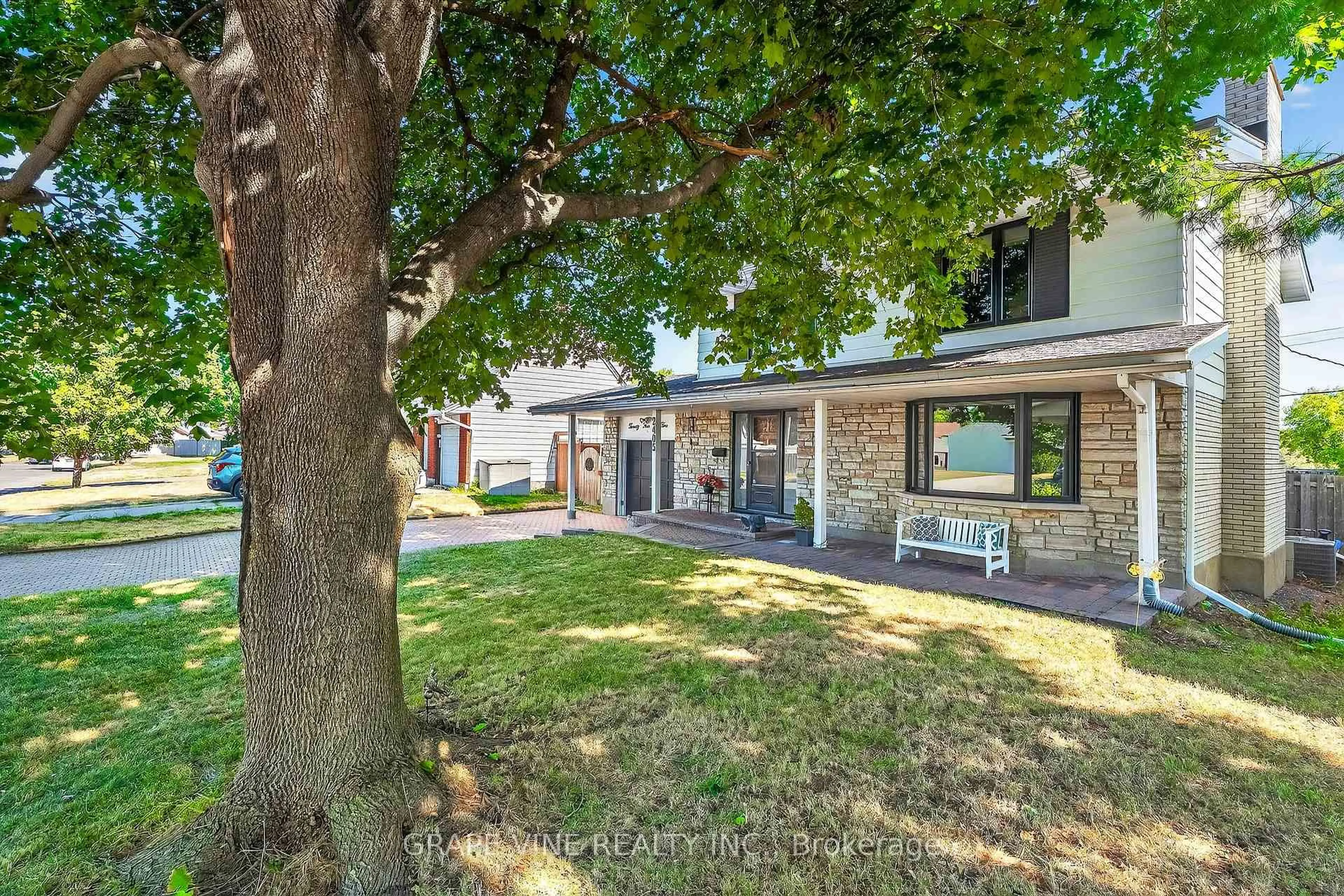Unknown for 2405 Dwight Cres, Ottawa Ontario K1G 1C7