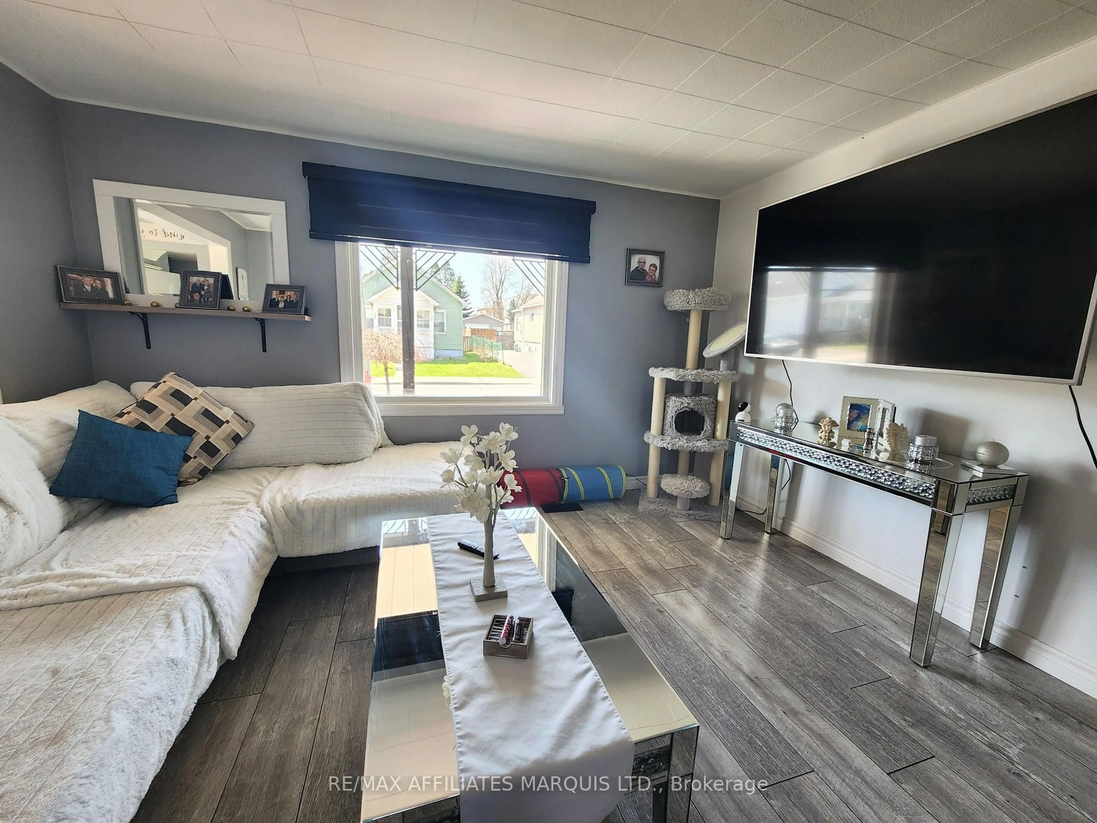 A pic of a room for 827 Amelia St, Cornwall Ontario K6H 3R5