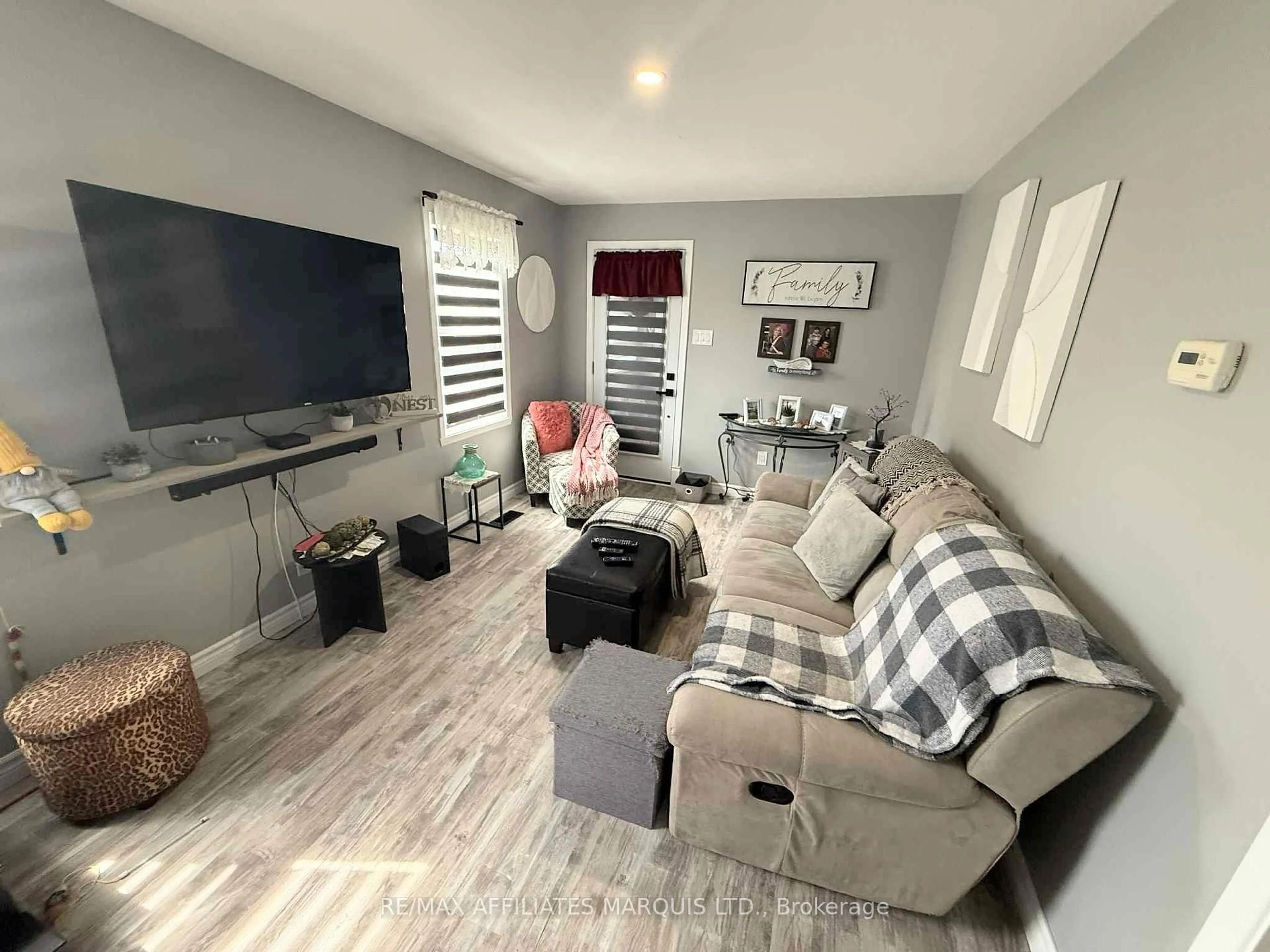 Living room with furniture, unknown for 29 Seymour Ave, Cornwall Ontario K6J 4L9