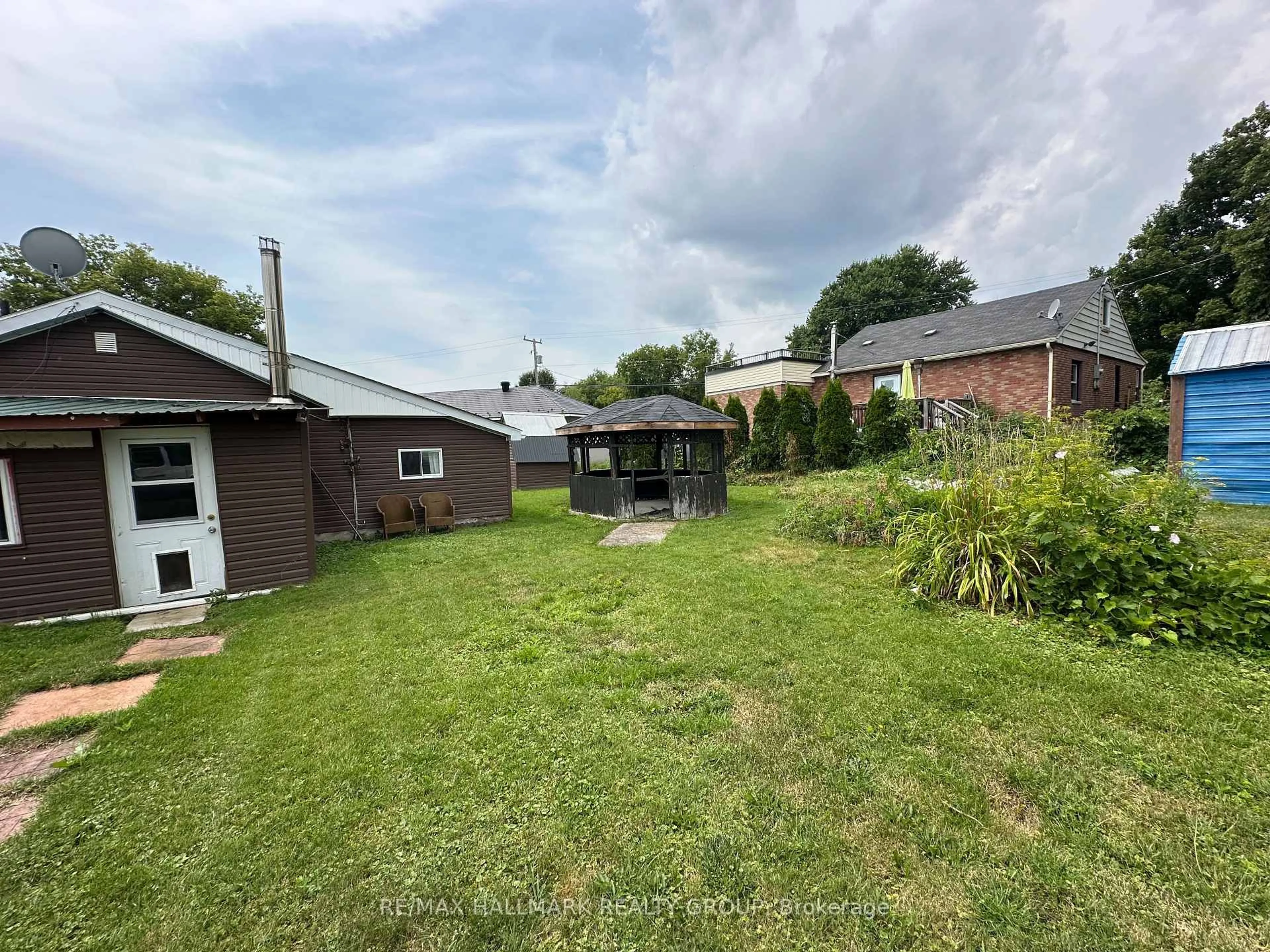 A pic from outside/outdoor area/front of a property/back of a property/a pic from drone, unknown for 19407 Malibu Lane, South Glengarry Ontario K0C 2E0