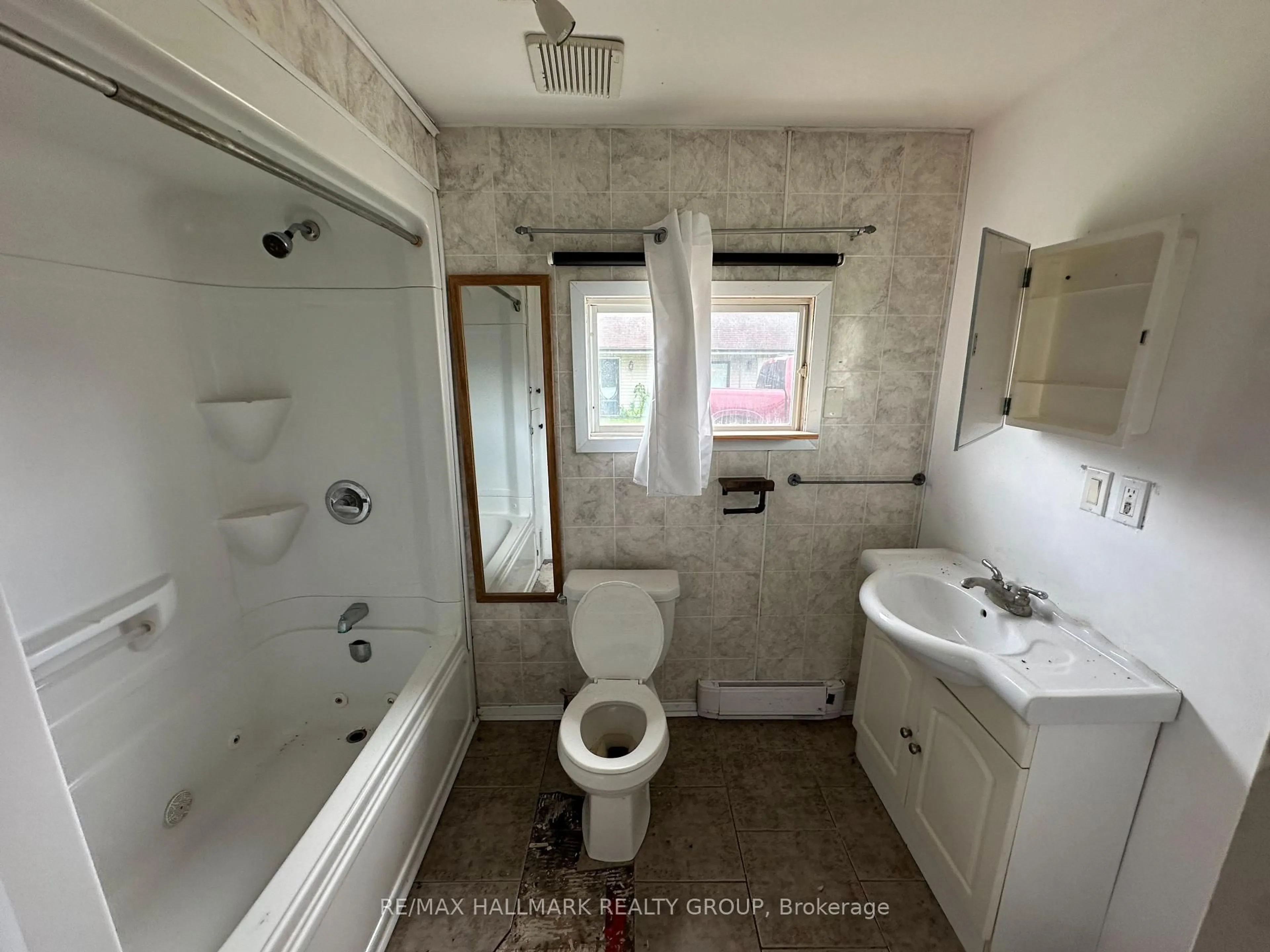 Standard bathroom, ceramic/tile floor for 19407 Malibu Lane, South Glengarry Ontario K0C 2E0