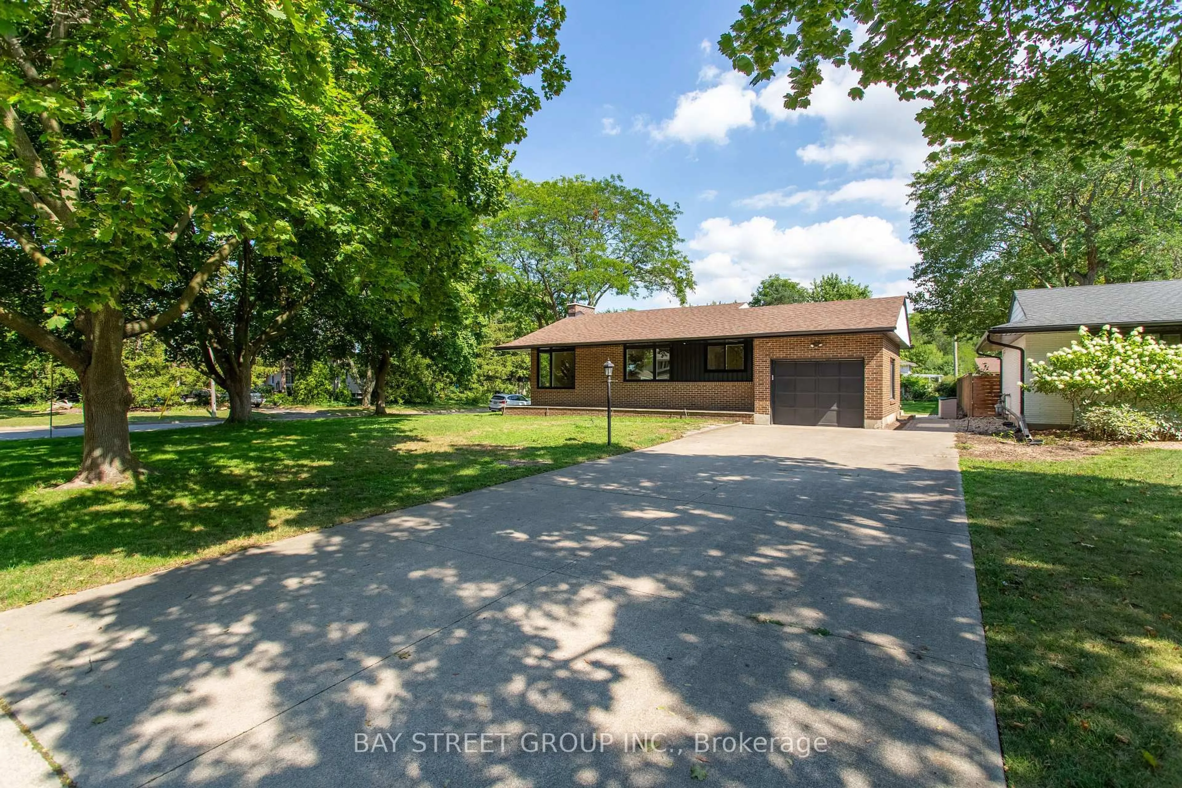 A pic from outside/outdoor area/front of a property/back of a property/a pic from drone, street for 2 Parklane Cres, St. Catharines Ontario L2T 3V1