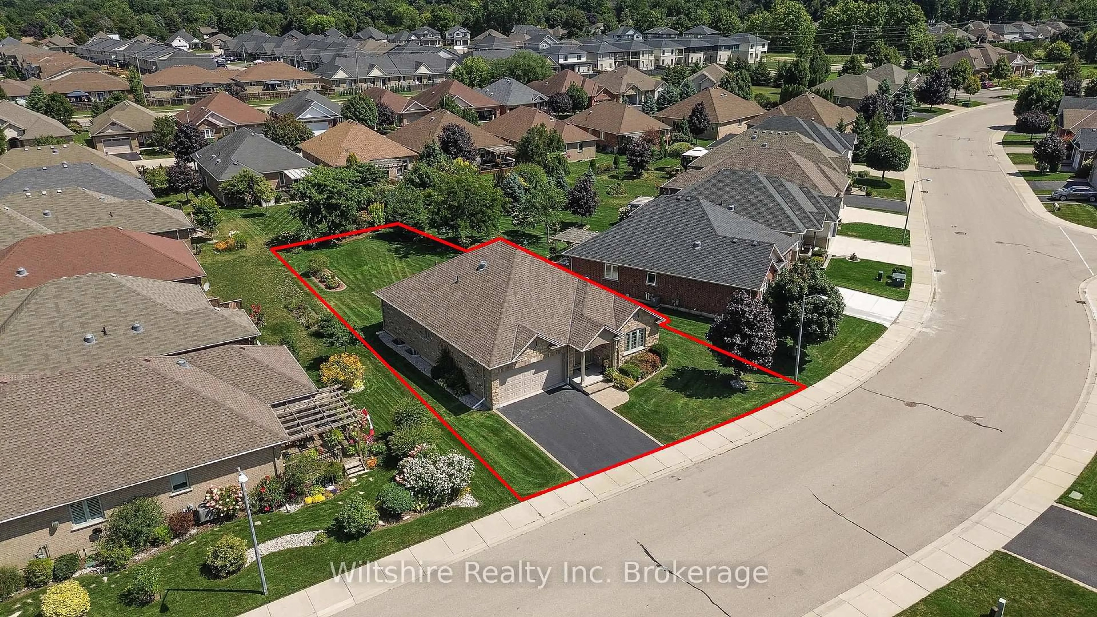 A pic from outside/outdoor area/front of a property/back of a property/a pic from drone, unknown for 166 Weston Dr, Tillsonburg Ontario N4G 0C5