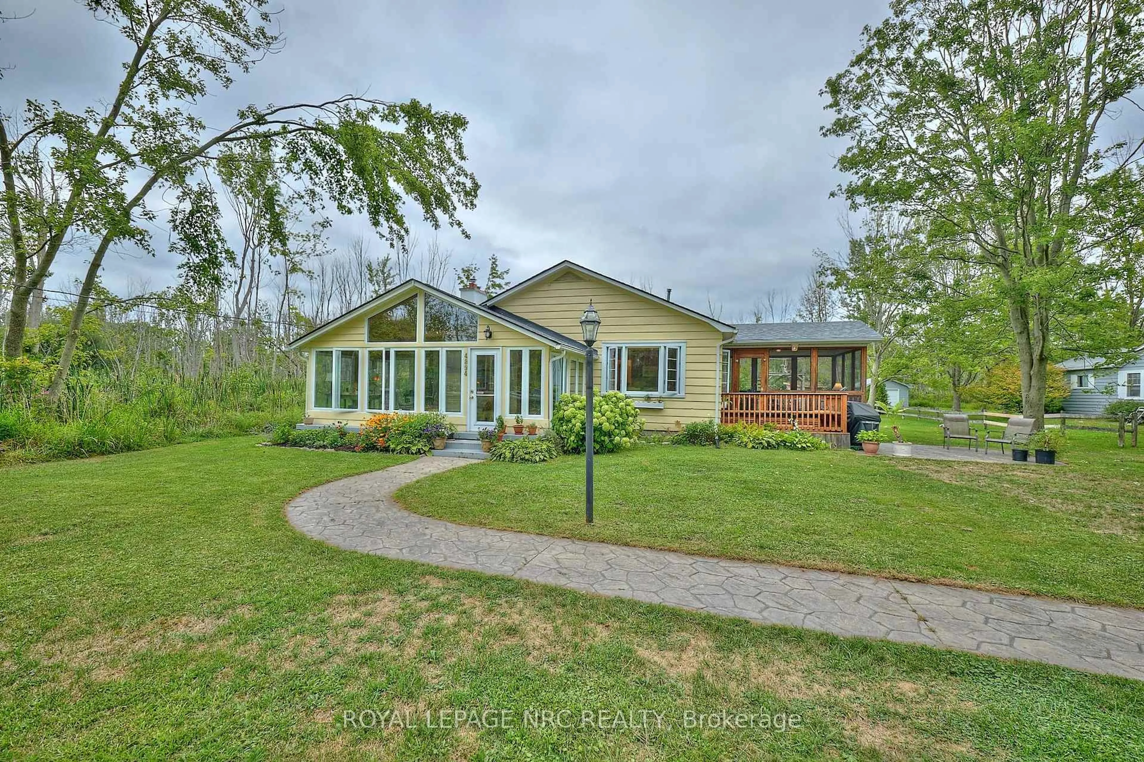A pic from outside/outdoor area/front of a property/back of a property/a pic from drone, water/lake/river/ocean view for 4894 Wildwood Ave, Fort Erie Ontario L0S 1N0
