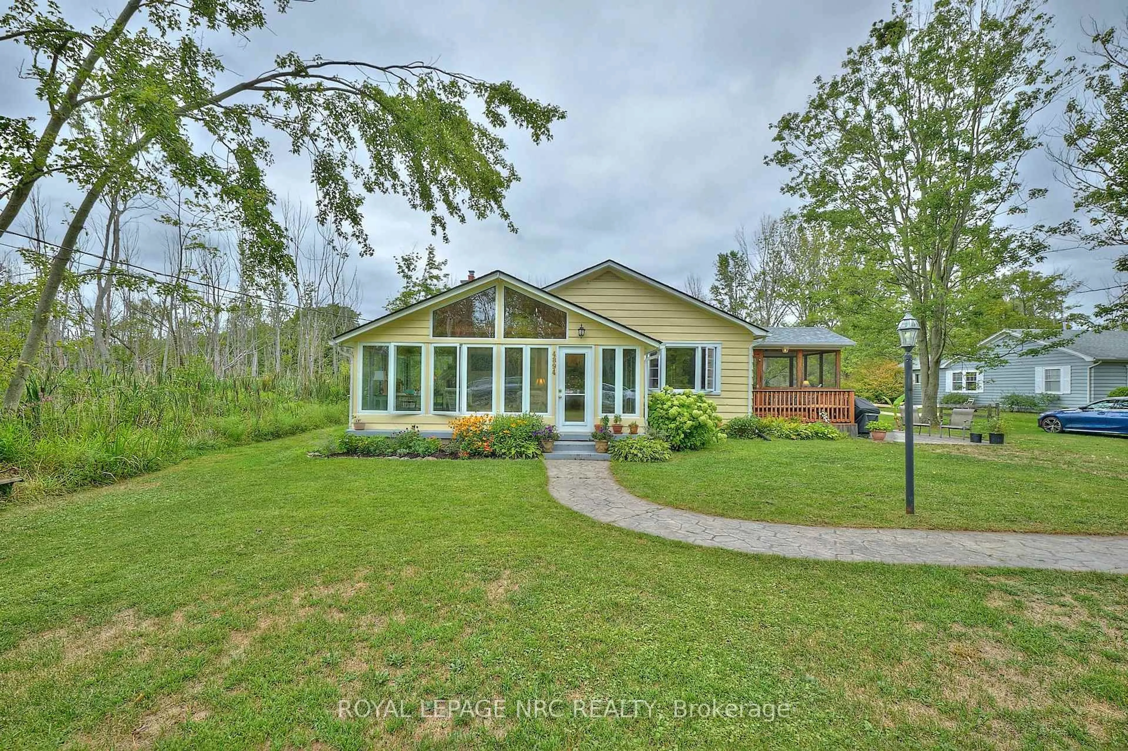 A pic from outside/outdoor area/front of a property/back of a property/a pic from drone, water/lake/river/ocean view for 4894 Wildwood Ave, Fort Erie Ontario L0S 1N0