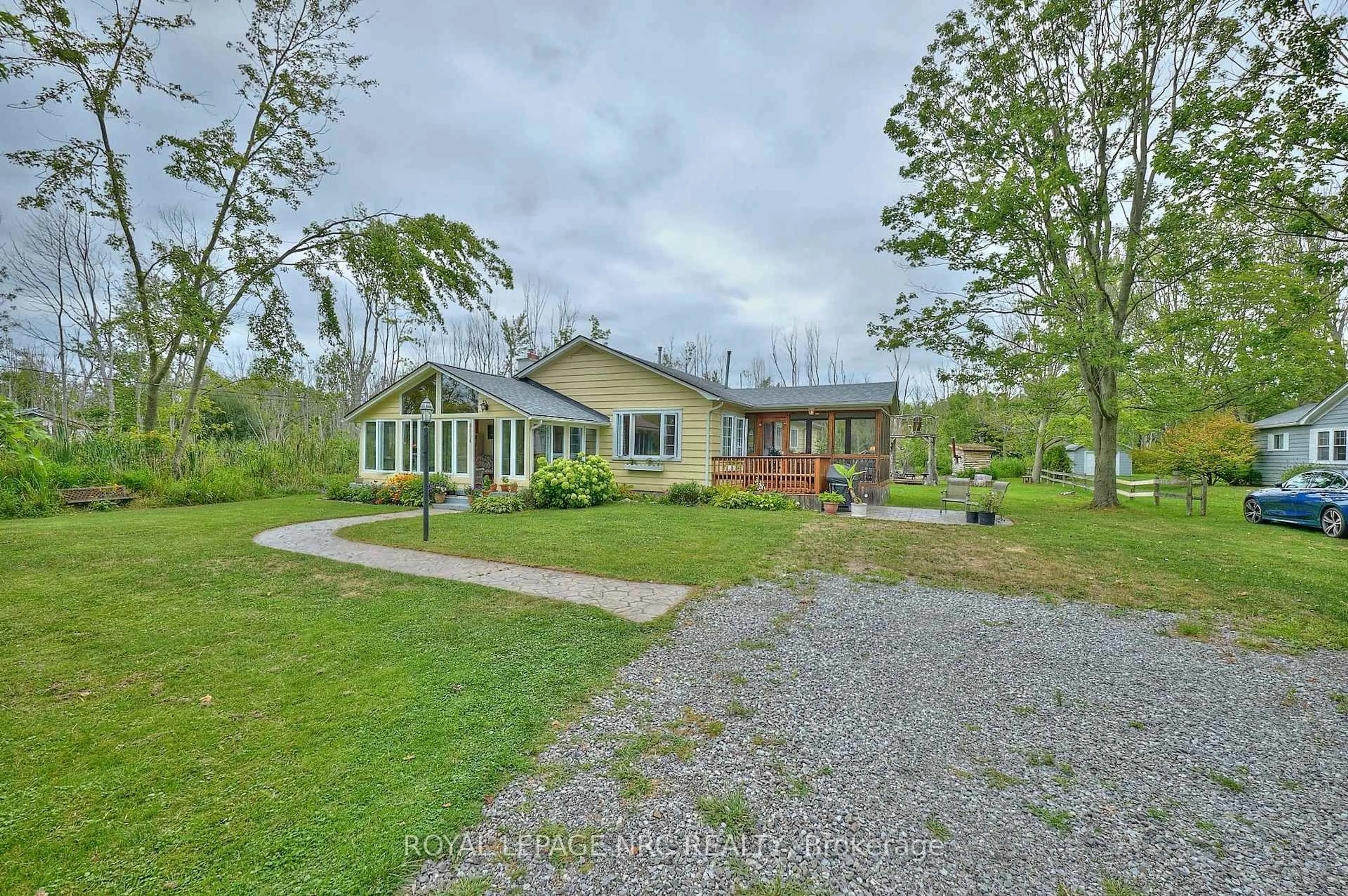 A pic from outside/outdoor area/front of a property/back of a property/a pic from drone, water/lake/river/ocean view for 4894 Wildwood Ave, Fort Erie Ontario L0S 1N0