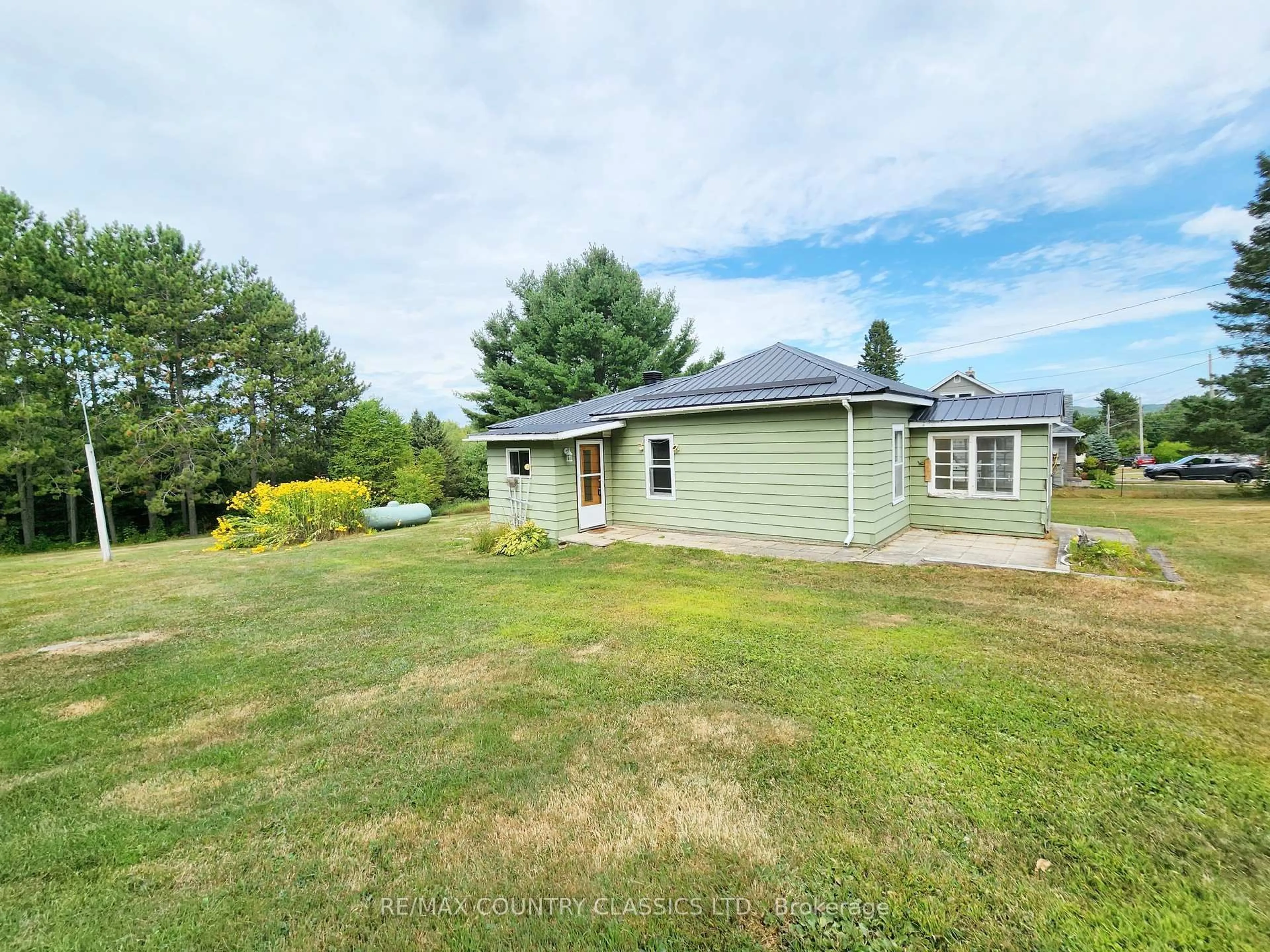 A pic from outside/outdoor area/front of a property/back of a property/a pic from drone, water/lake/river/ocean view for 94 Paradise Rd, South Algonquin Ontario K0J 2M0
