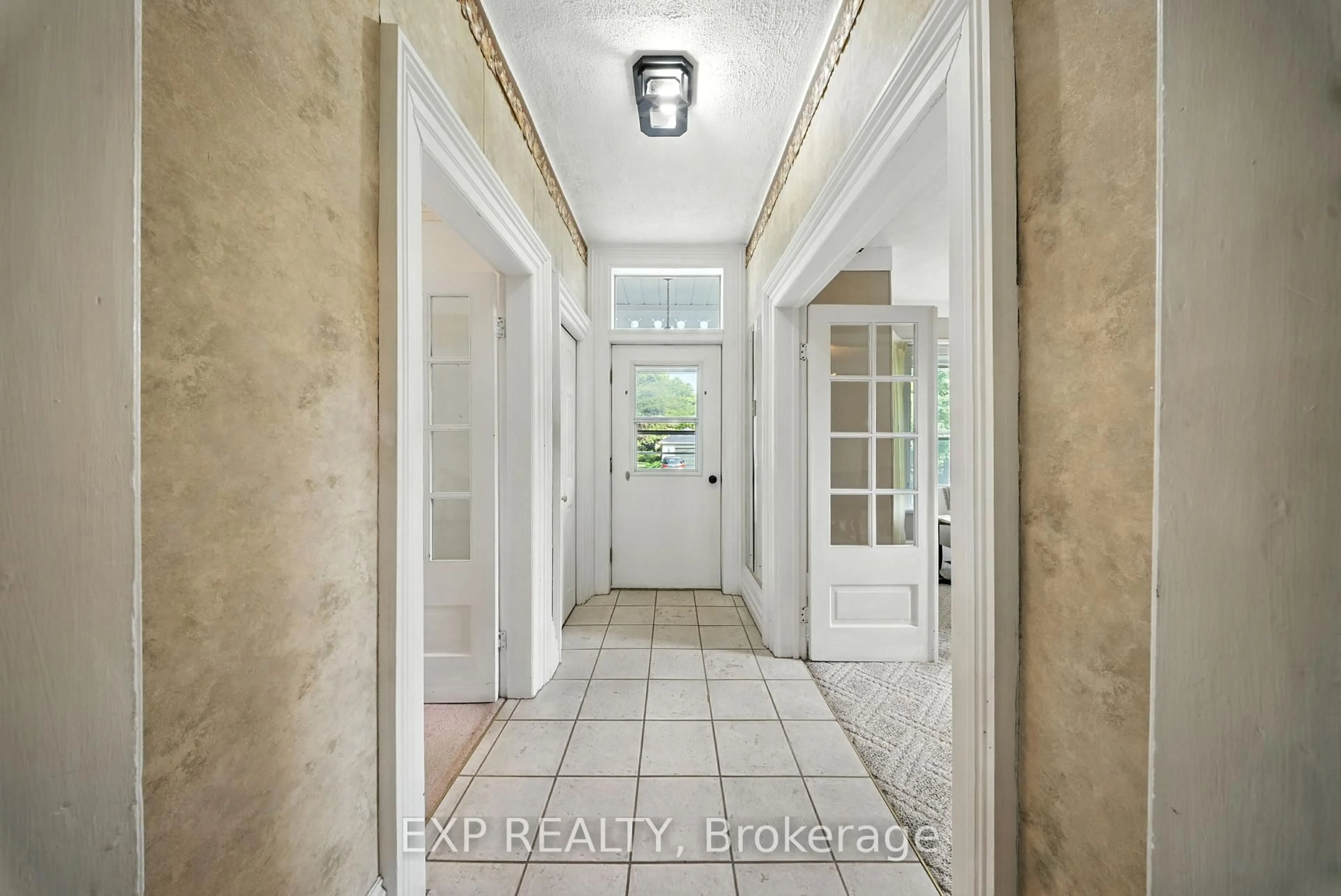 Indoor entryway for 1051 Gibson St, Howick Ontario N0G 2X0