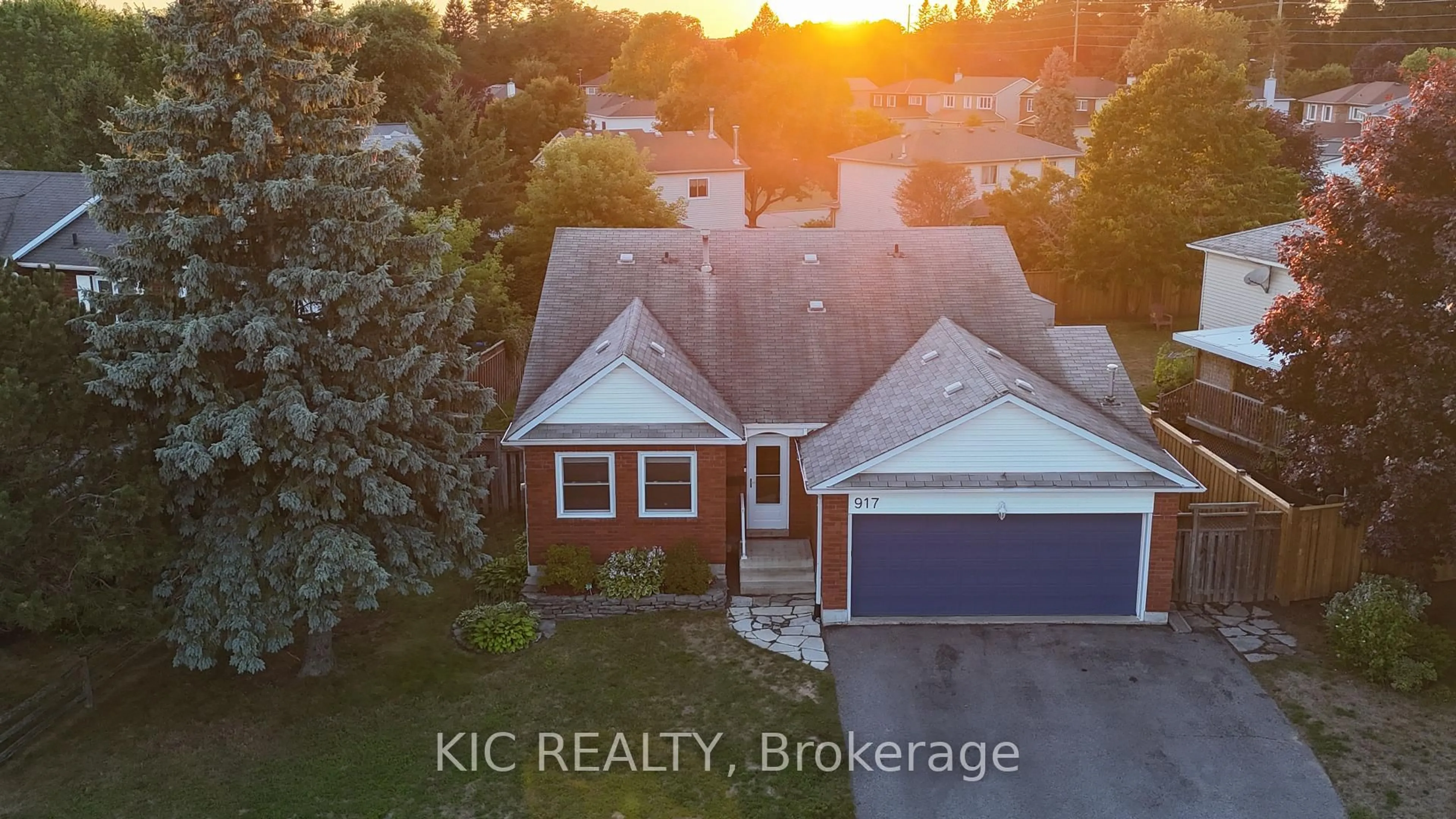 A pic from outside/outdoor area/front of a property/back of a property/a pic from drone, unknown for 917 Chipping Park Blvd, Cobourg Ontario K9A 5H2