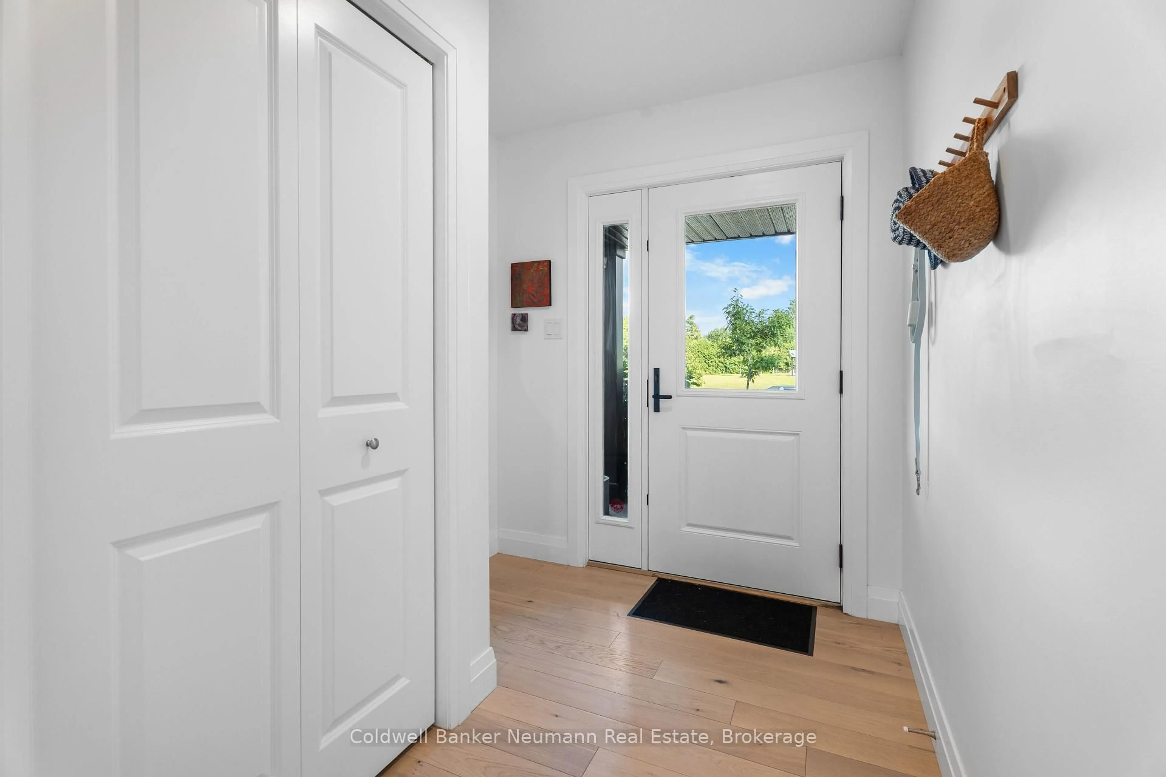 Indoor entryway for 43 York St, Centre Wellington Ontario N0B 1S0