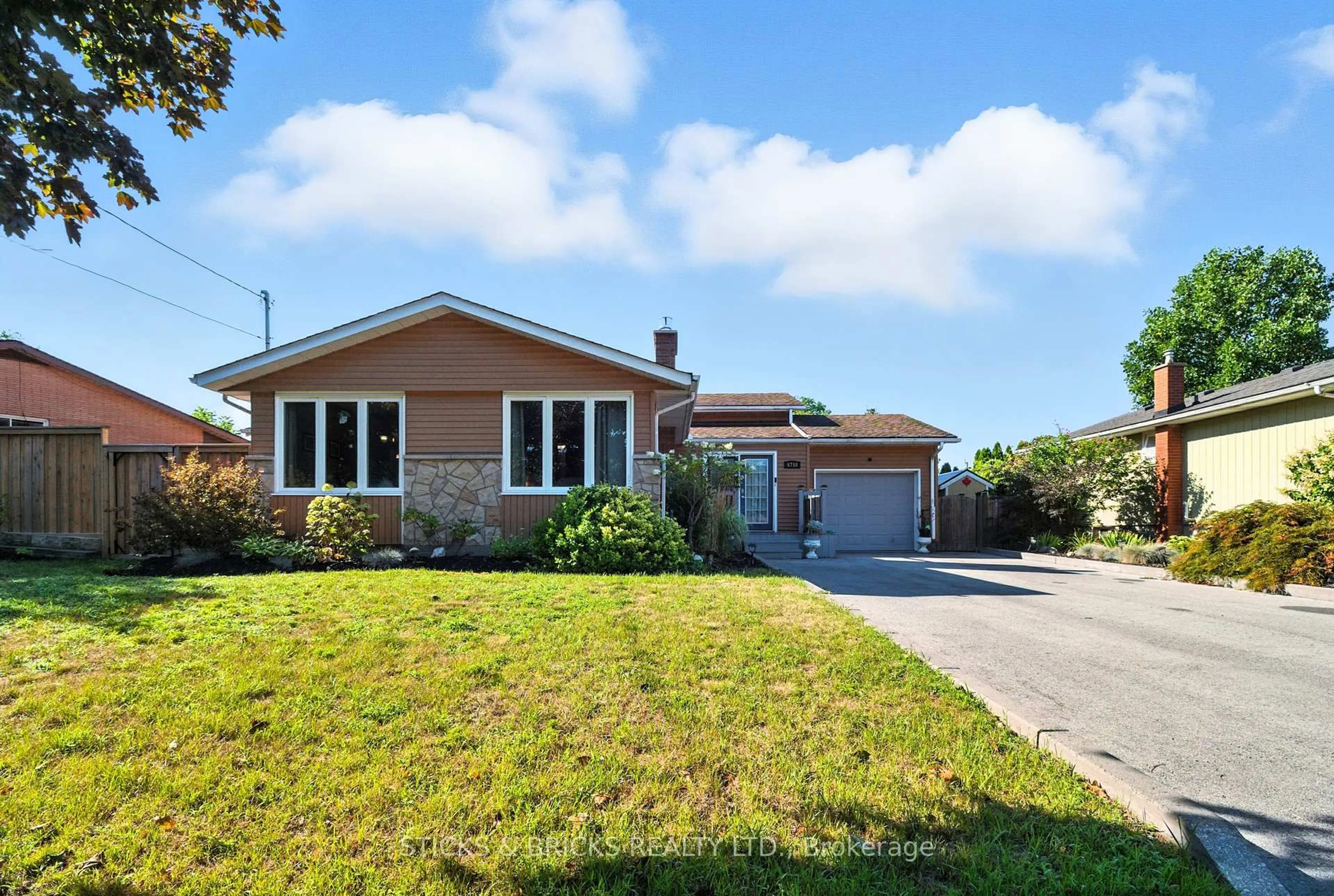 Home with brick exterior material, street for 6750 Cherrygrove Rd, Niagara Falls Ontario L2E 5M6