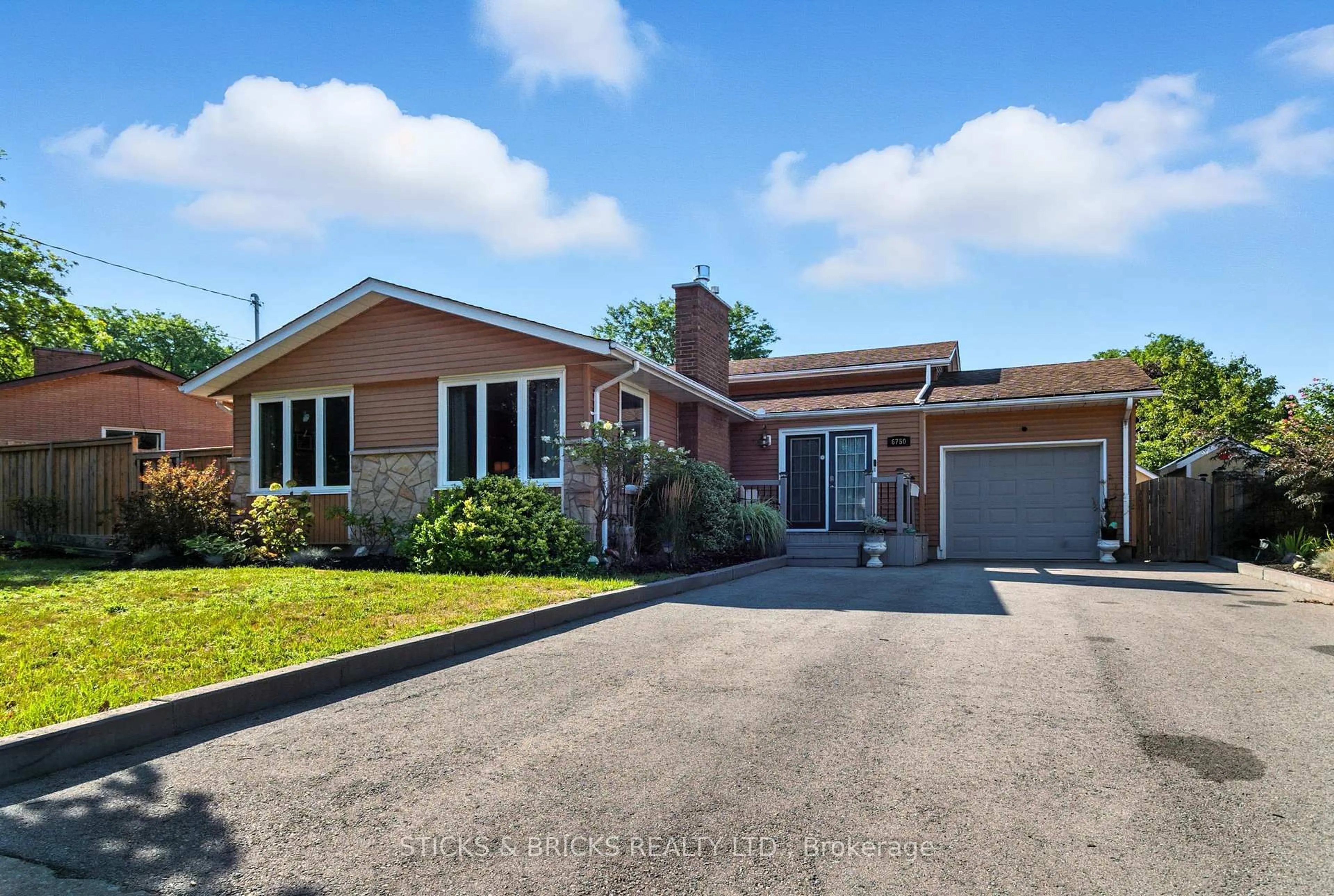 Home with brick exterior material, street for 6750 Cherrygrove Rd, Niagara Falls Ontario L2E 5M6