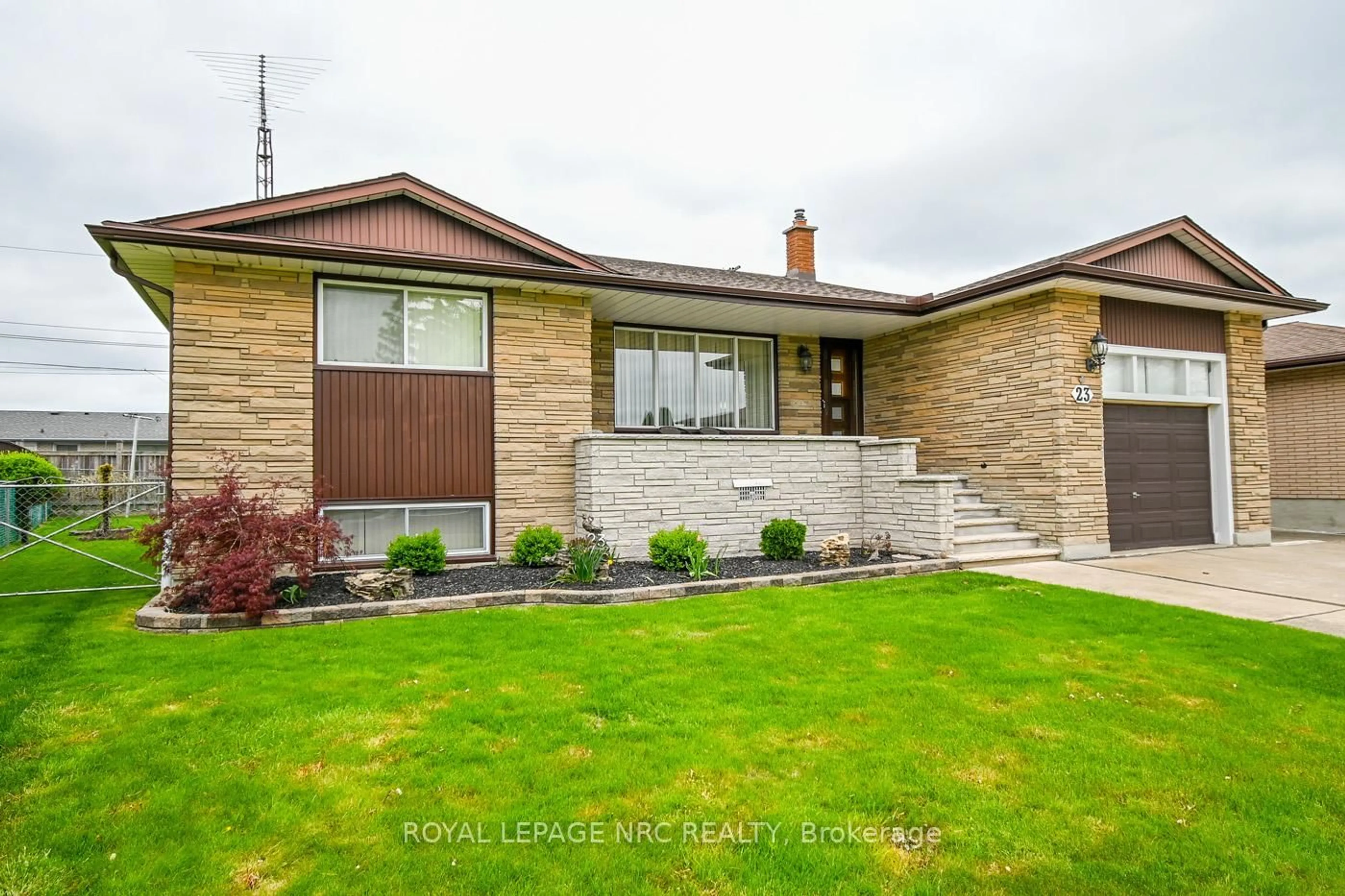 Home with brick exterior material, street for 23 Eastdale Cres, Welland Ontario L3B 1E6