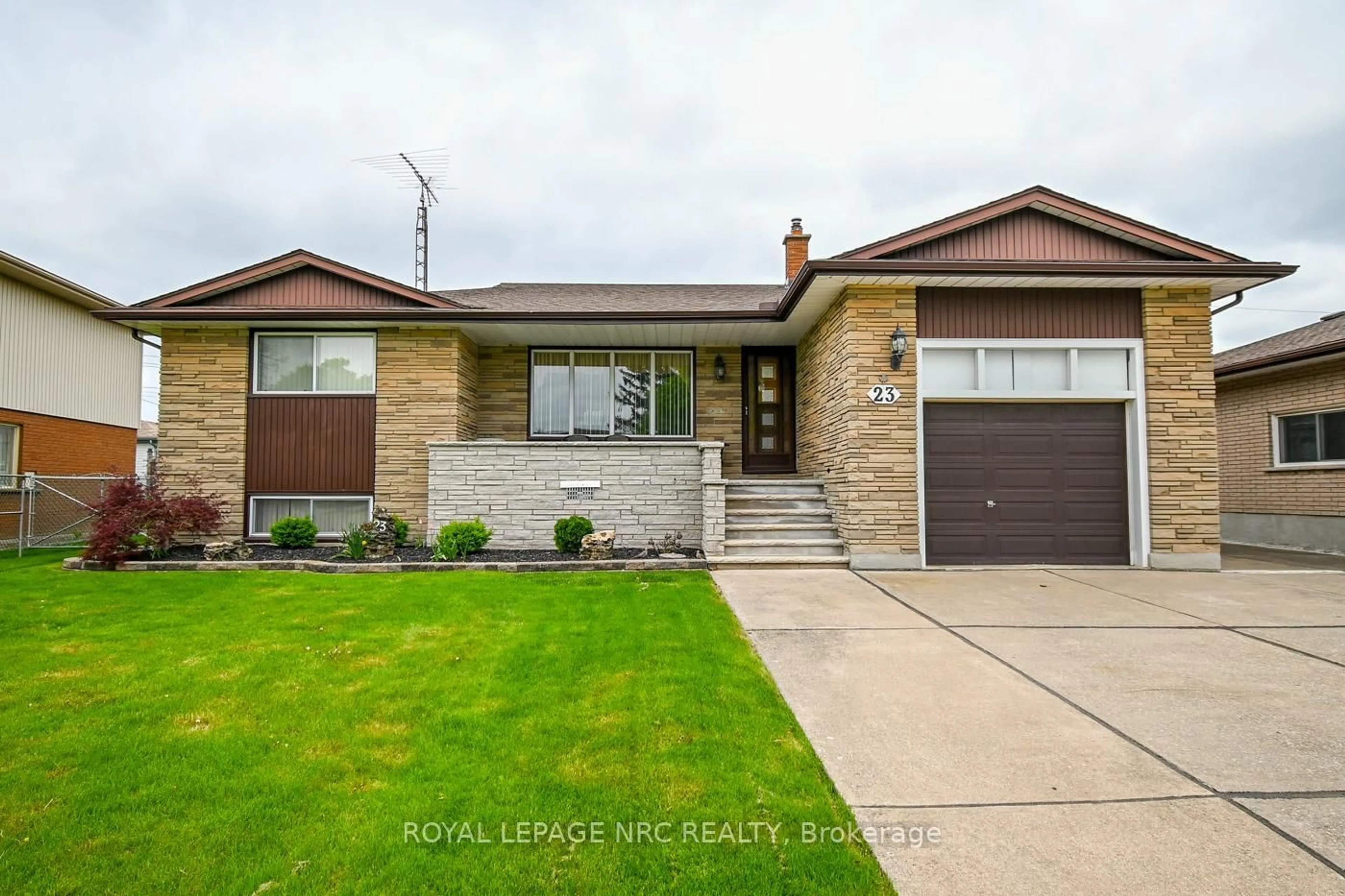 Home with brick exterior material, street for 23 Eastdale Cres, Welland Ontario L3B 1E6