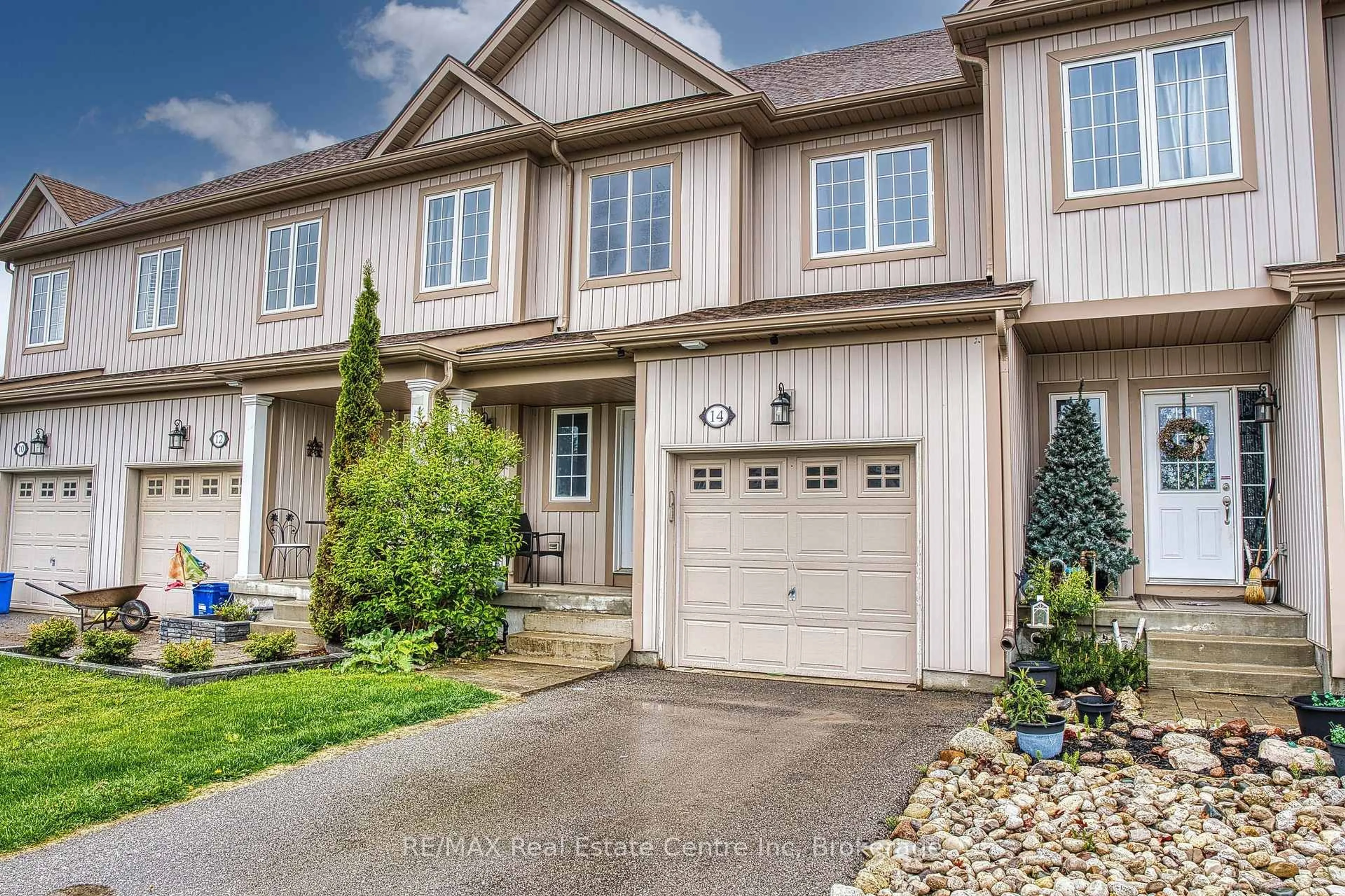 Unknown for 14 Sadler St, Centre Wellington Ontario N1M 0E2