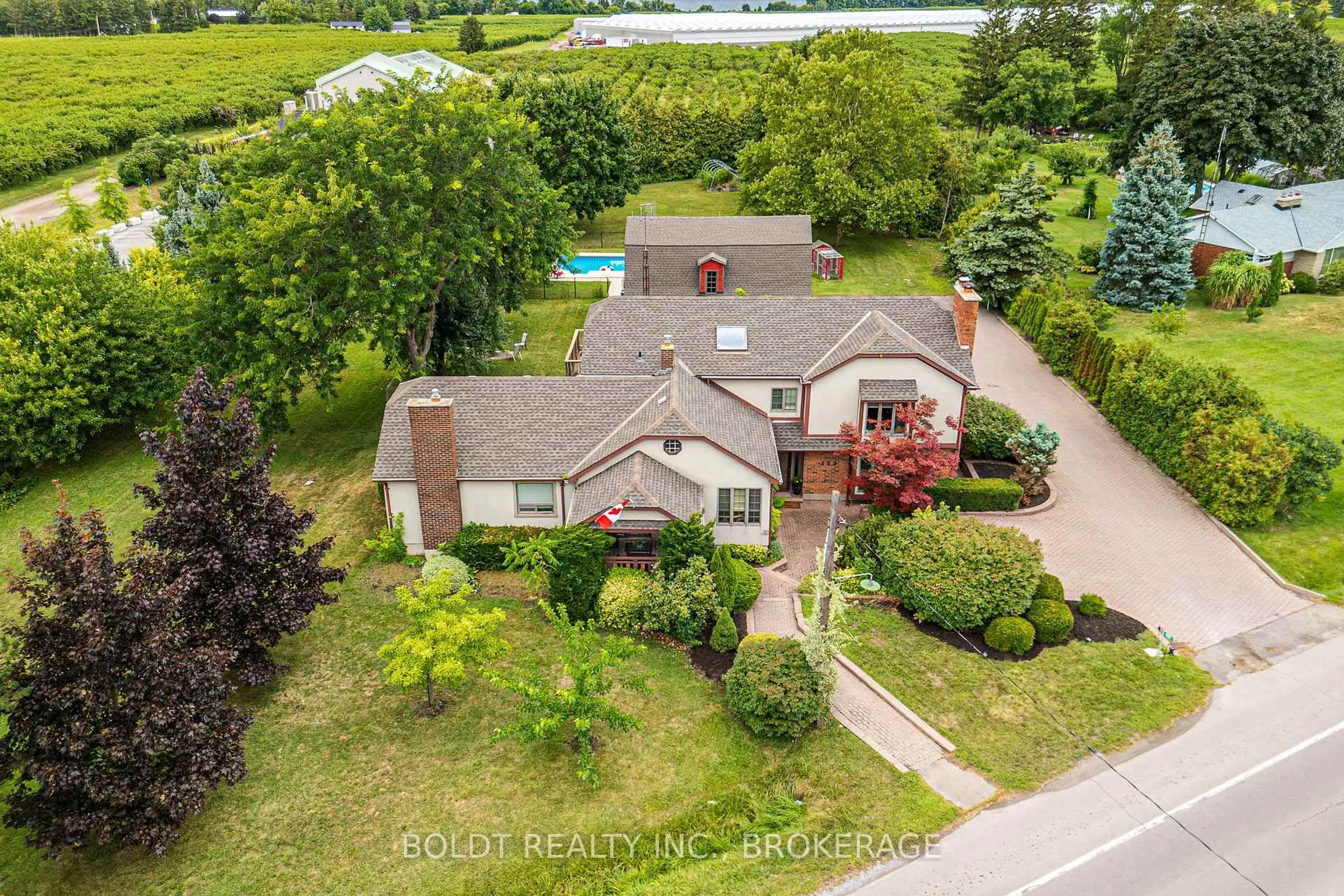 A pic from outside/outdoor area/front of a property/back of a property/a pic from drone, water/lake/river/ocean view for 468 Lakeshore Rd, Niagara-on-the-Lake Ontario L0S 1J0