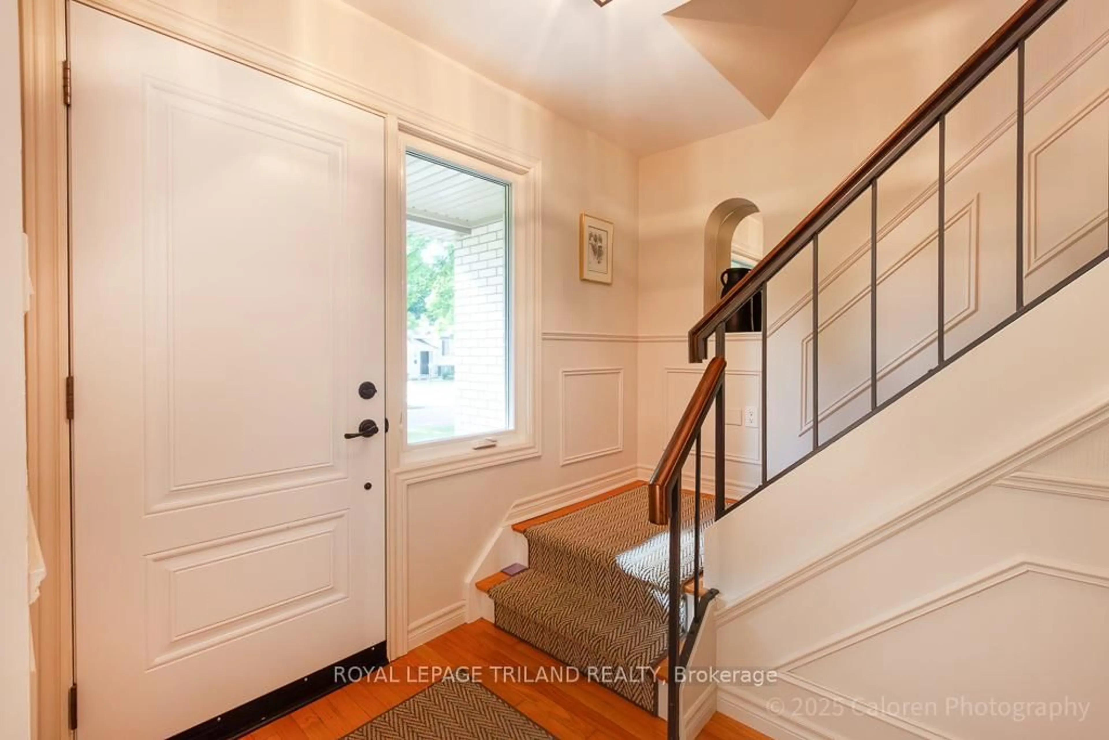 Indoor entryway for 1153 Prince Philip Dr, London North Ontario N6H 4E9