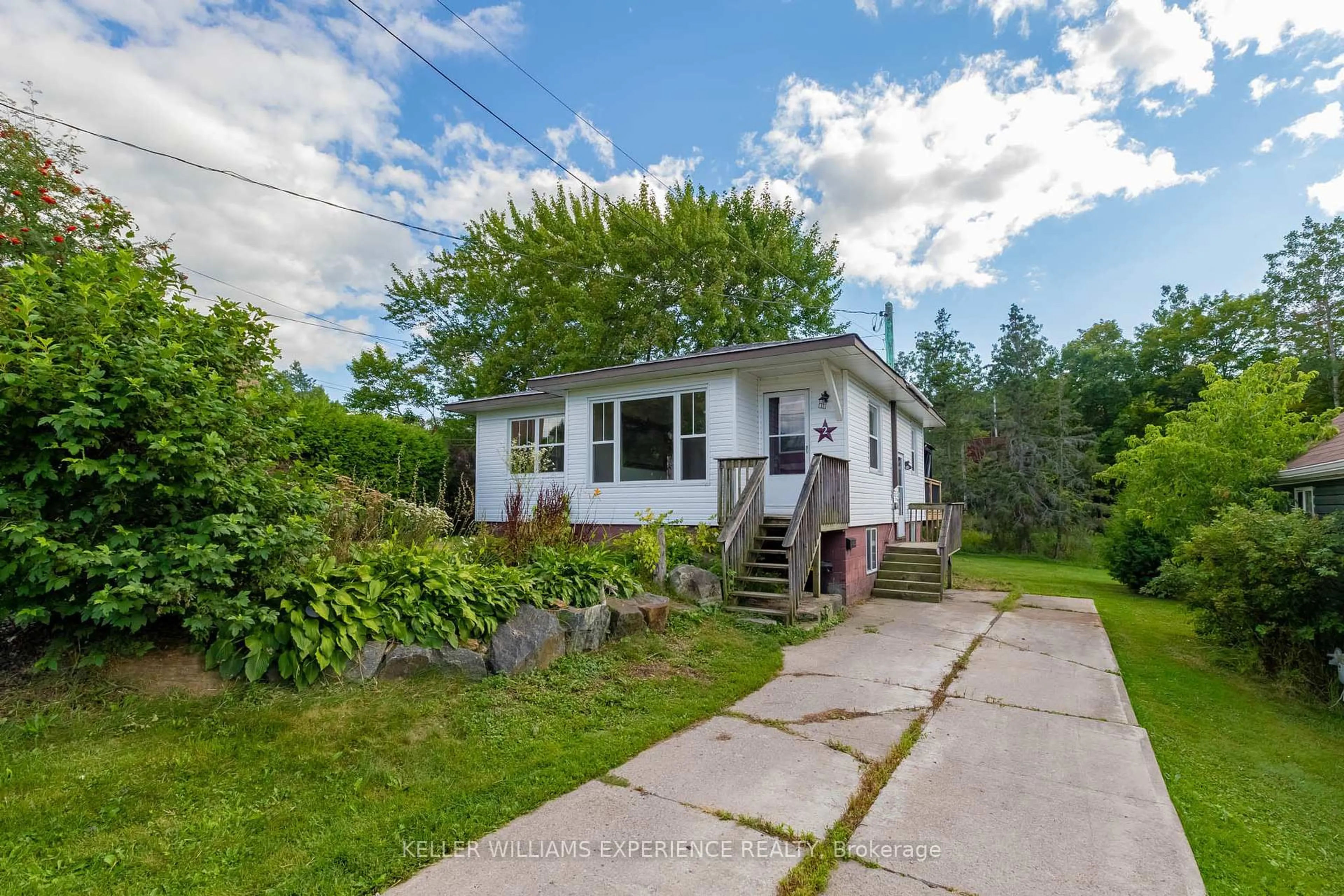 A pic from outside/outdoor area/front of a property/back of a property/a pic from drone, street for 2 Meadow St, Parry Sound Ontario P2A 2L9