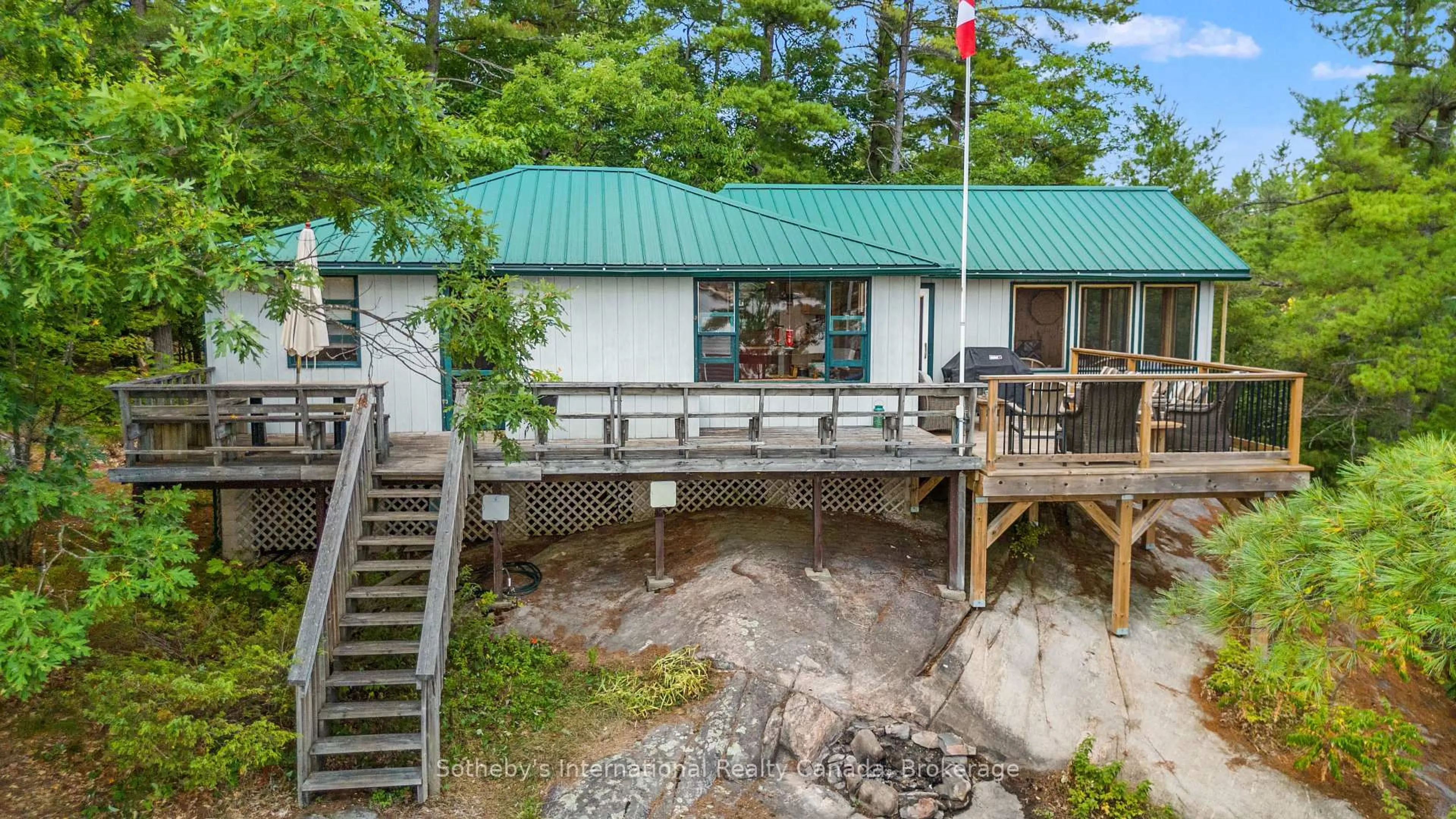 Patio, water/lake/river/ocean view for 552 Is 80 Go Home Lake, Georgian Bay Ontario P0C 1H0