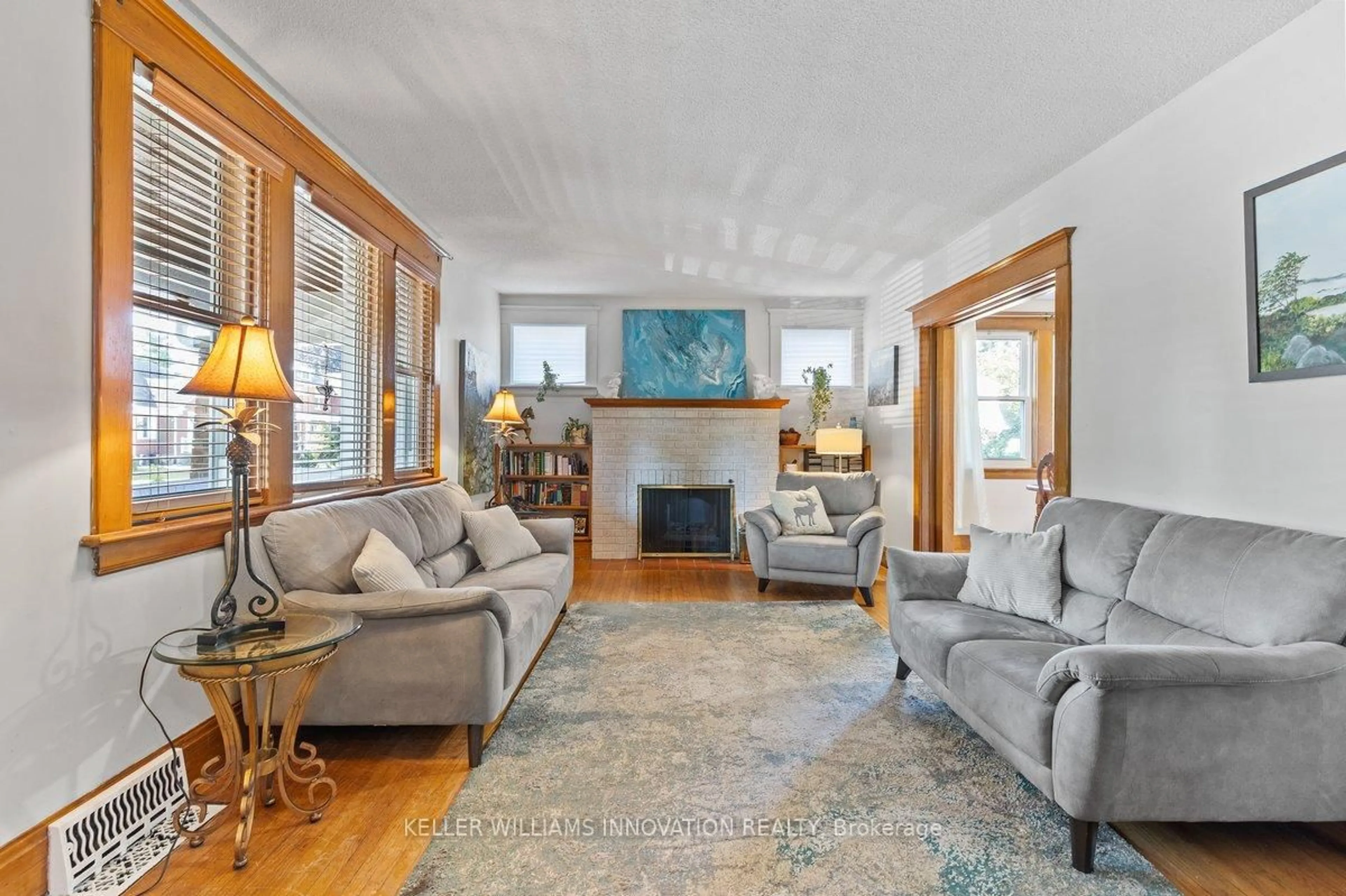Living room with furniture, unknown for 456 Waterloo St, Cambridge Ontario N3H 1N9