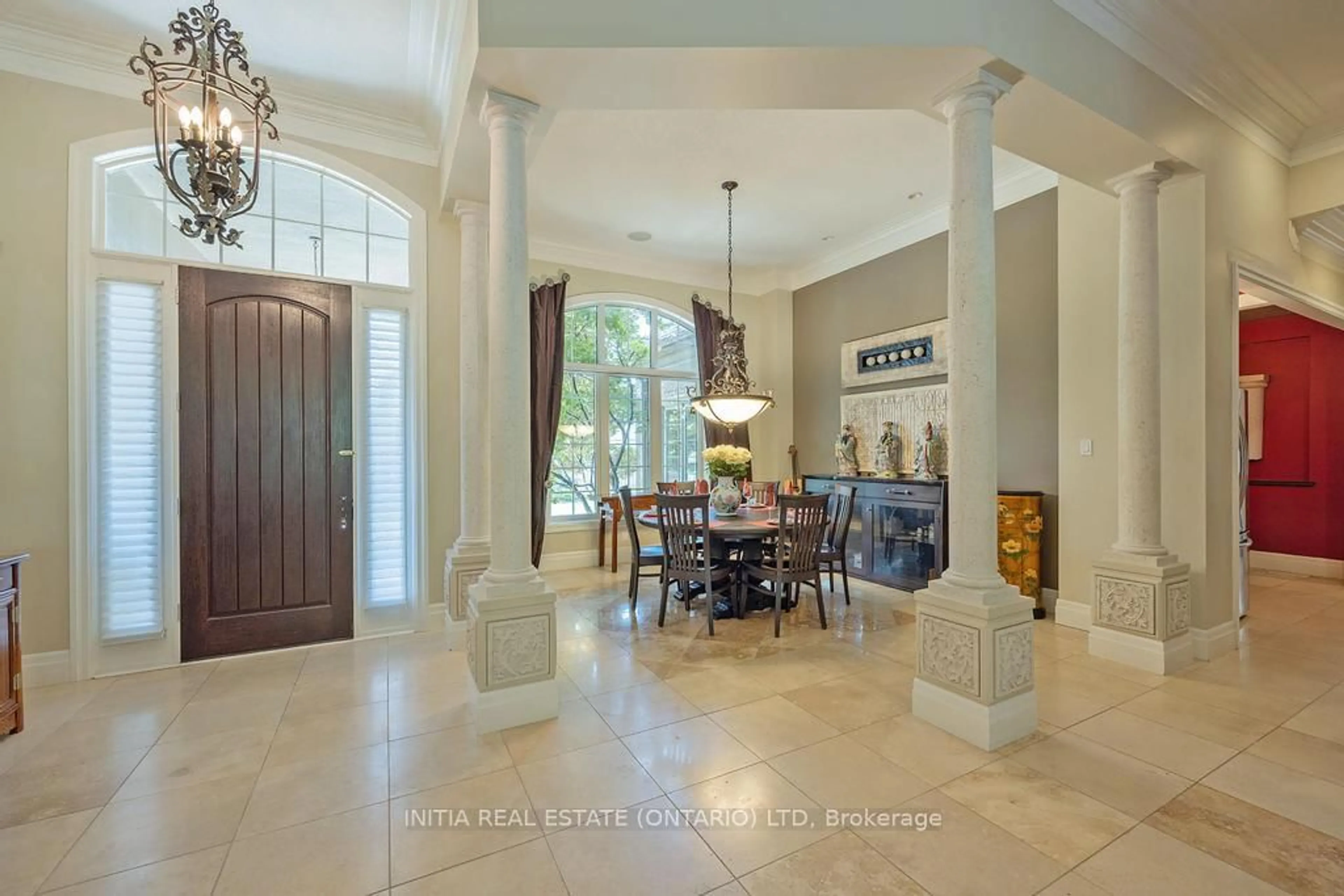 Indoor entryway for 1339 Shore Rd, London South Ontario N6K 4Z8
