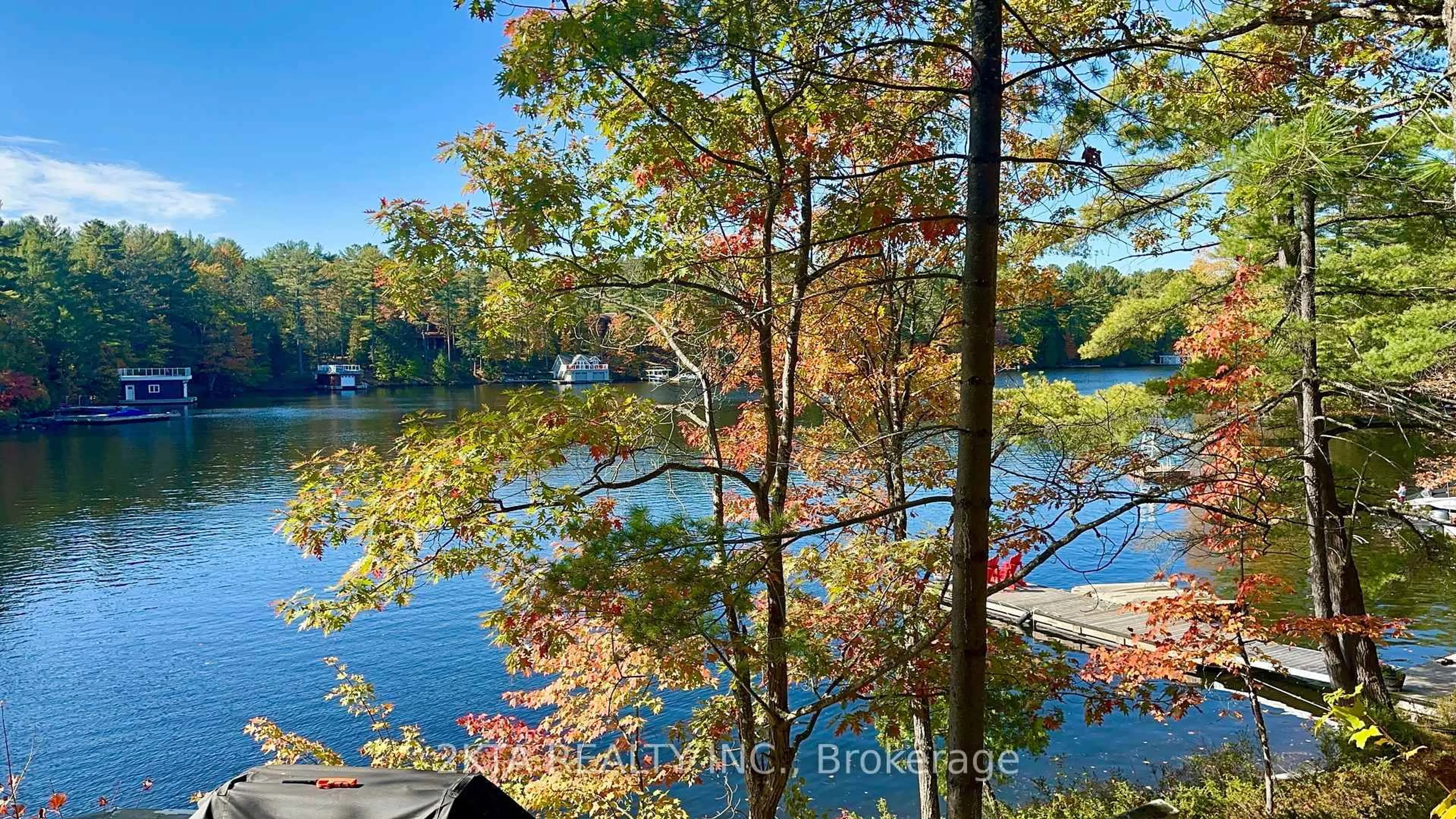 A pic from outside/outdoor area/front of a property/back of a property/a pic from drone, water/lake/river/ocean view for 26ML85 TYLOR Island, Gravenhurst Ontario P1P 1T8