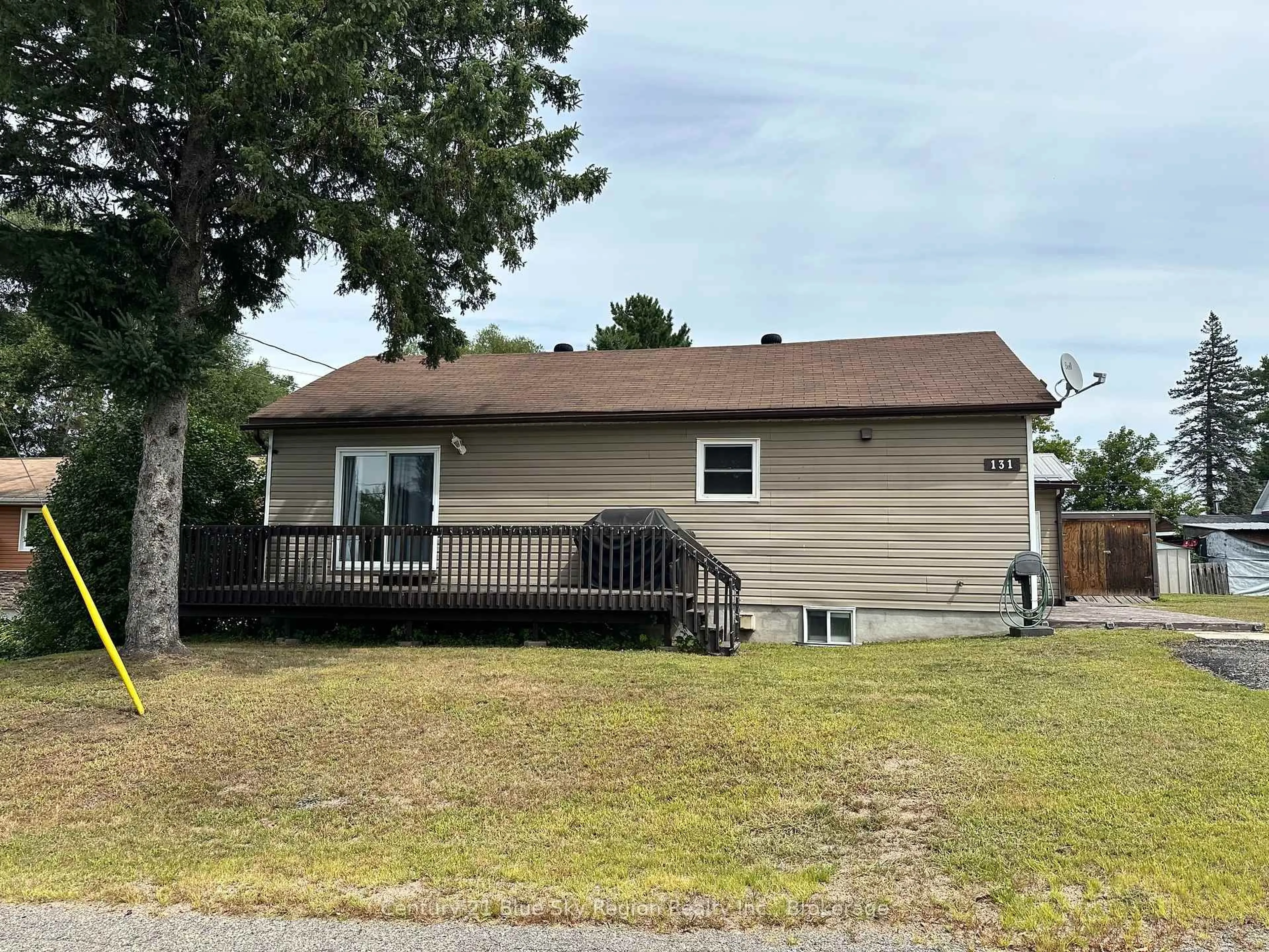 Home with vinyl exterior material, street for 131 6th St, Mattawa Ontario P0H 1V0