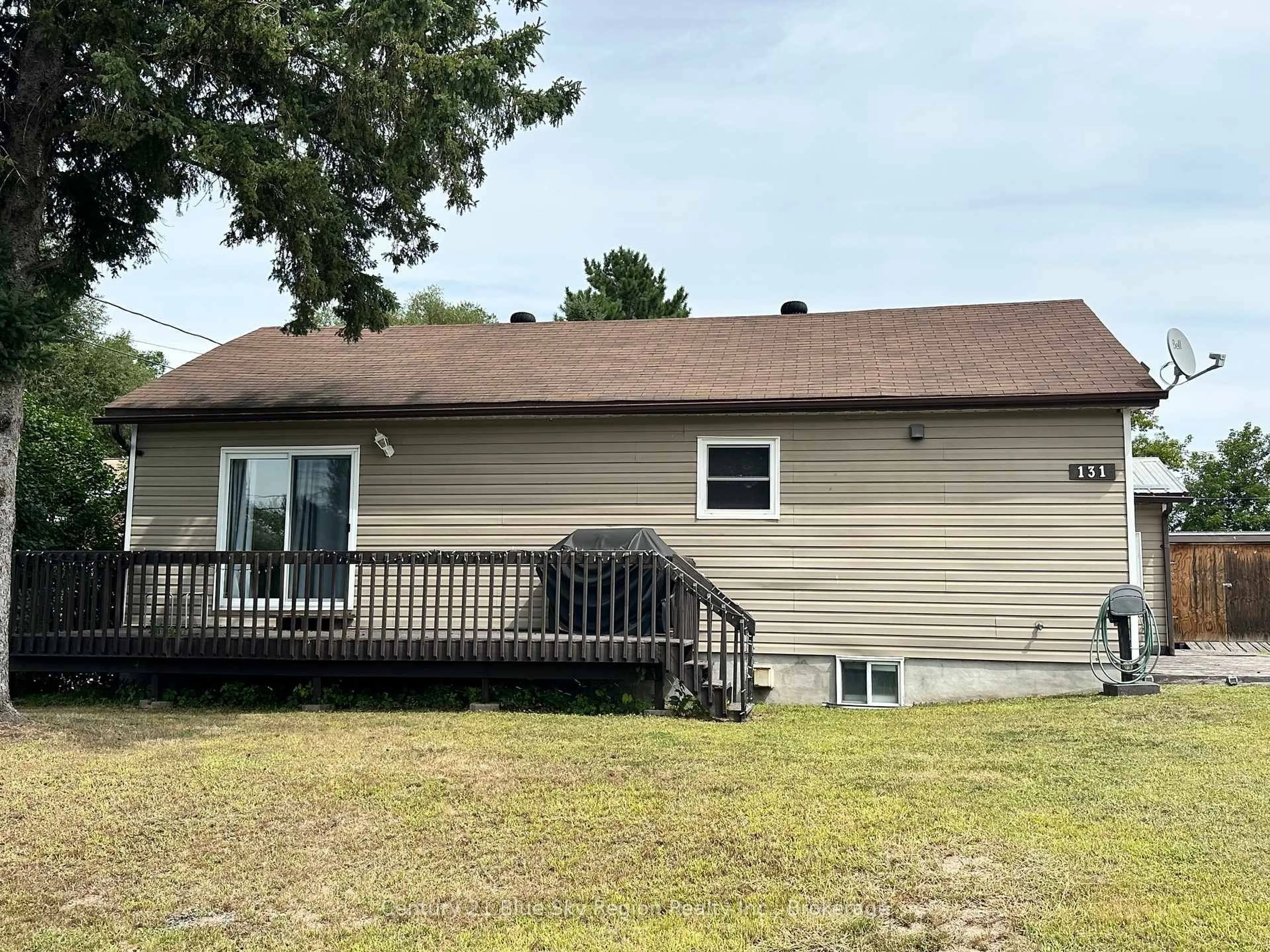 Home with vinyl exterior material, water/lake/river/ocean view for 131 6th St, Mattawa Ontario P0H 1V0
