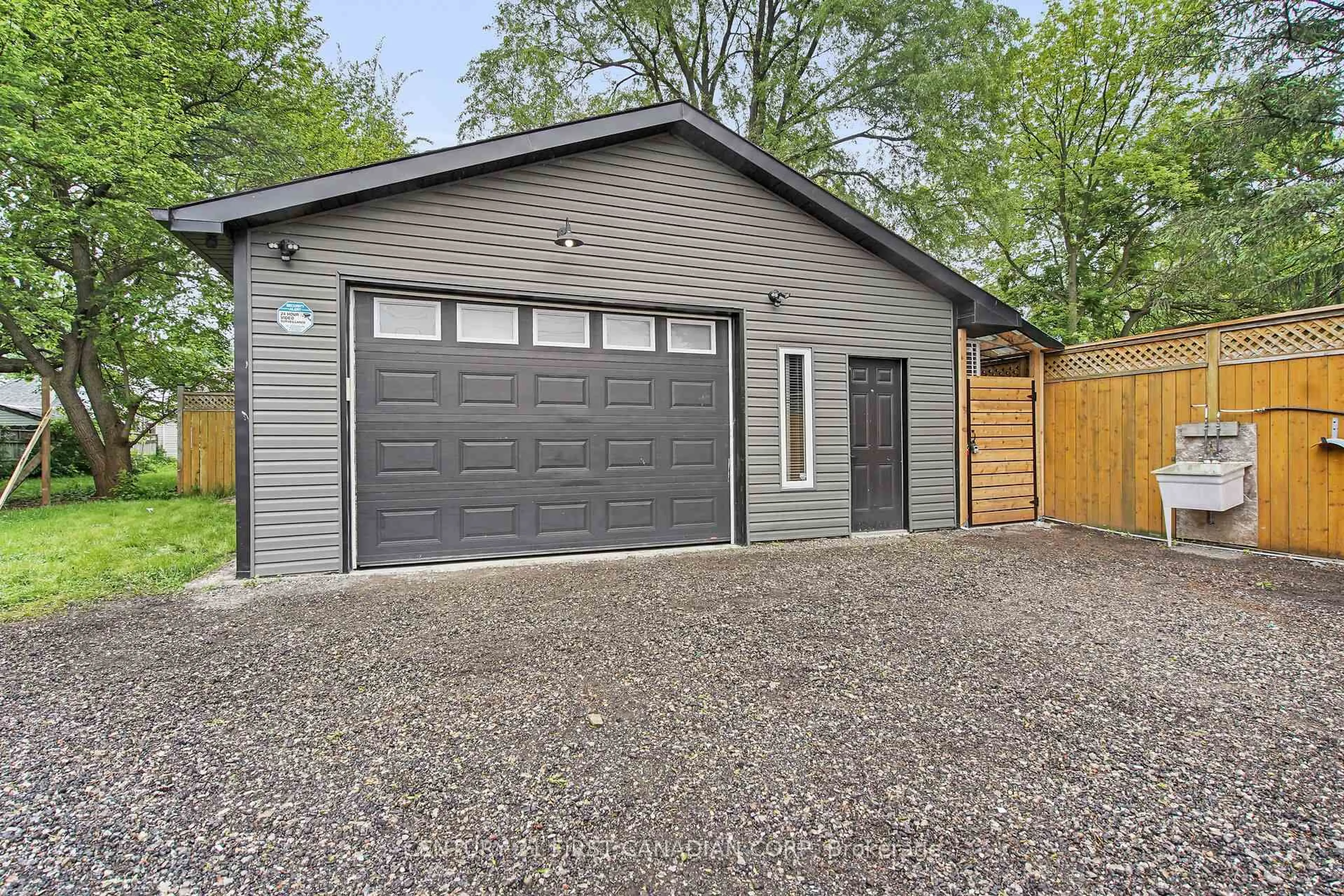 Indoor garage for 128 Adelaide St, London East Ontario N6B 3G8