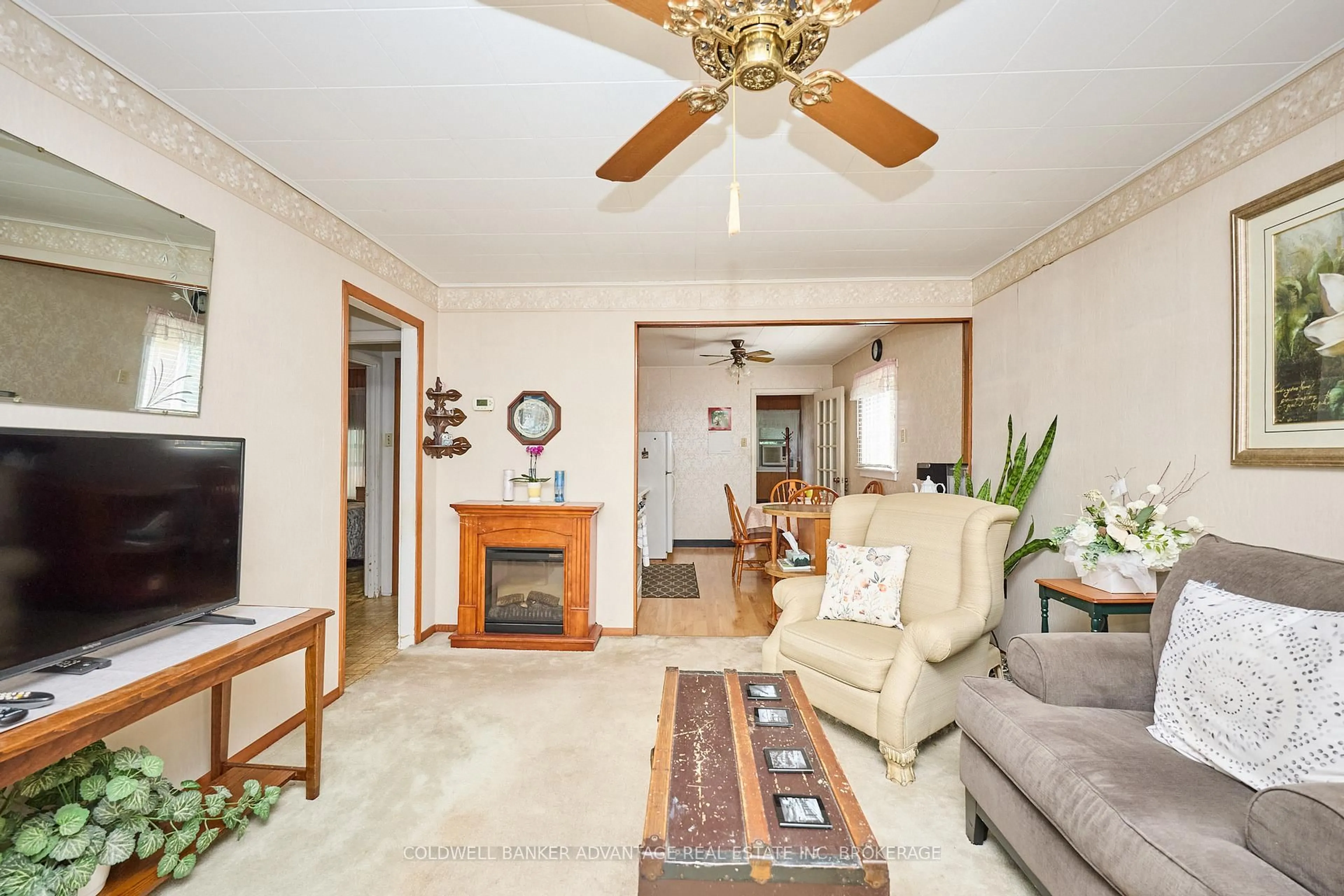 Living room with furniture, unknown for 144 Dunkirk Rd, Welland Ontario L3B 2N6