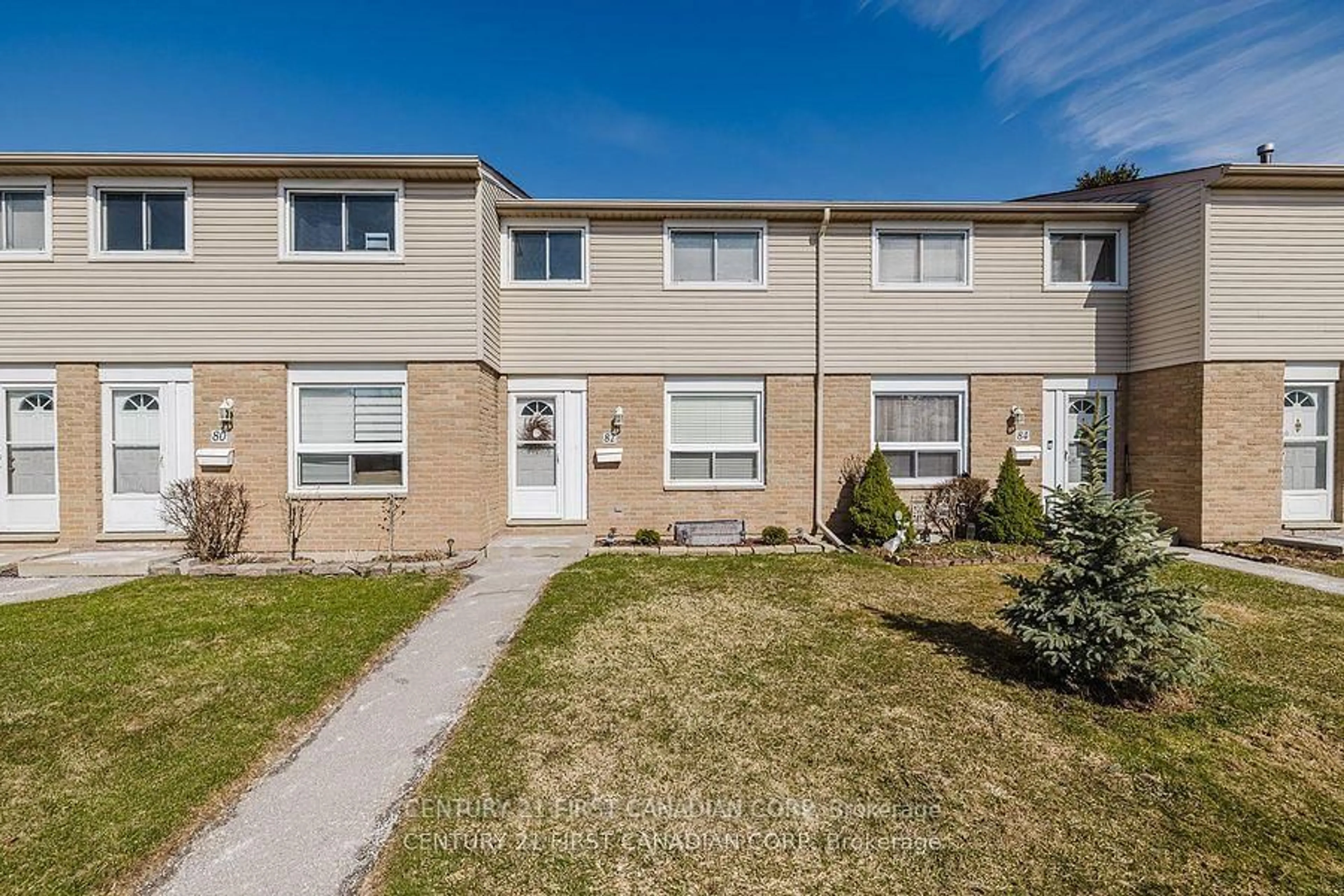 Home with vinyl exterior material, street for 40 Tiffany Dr #82, London East Ontario N5V 3N3