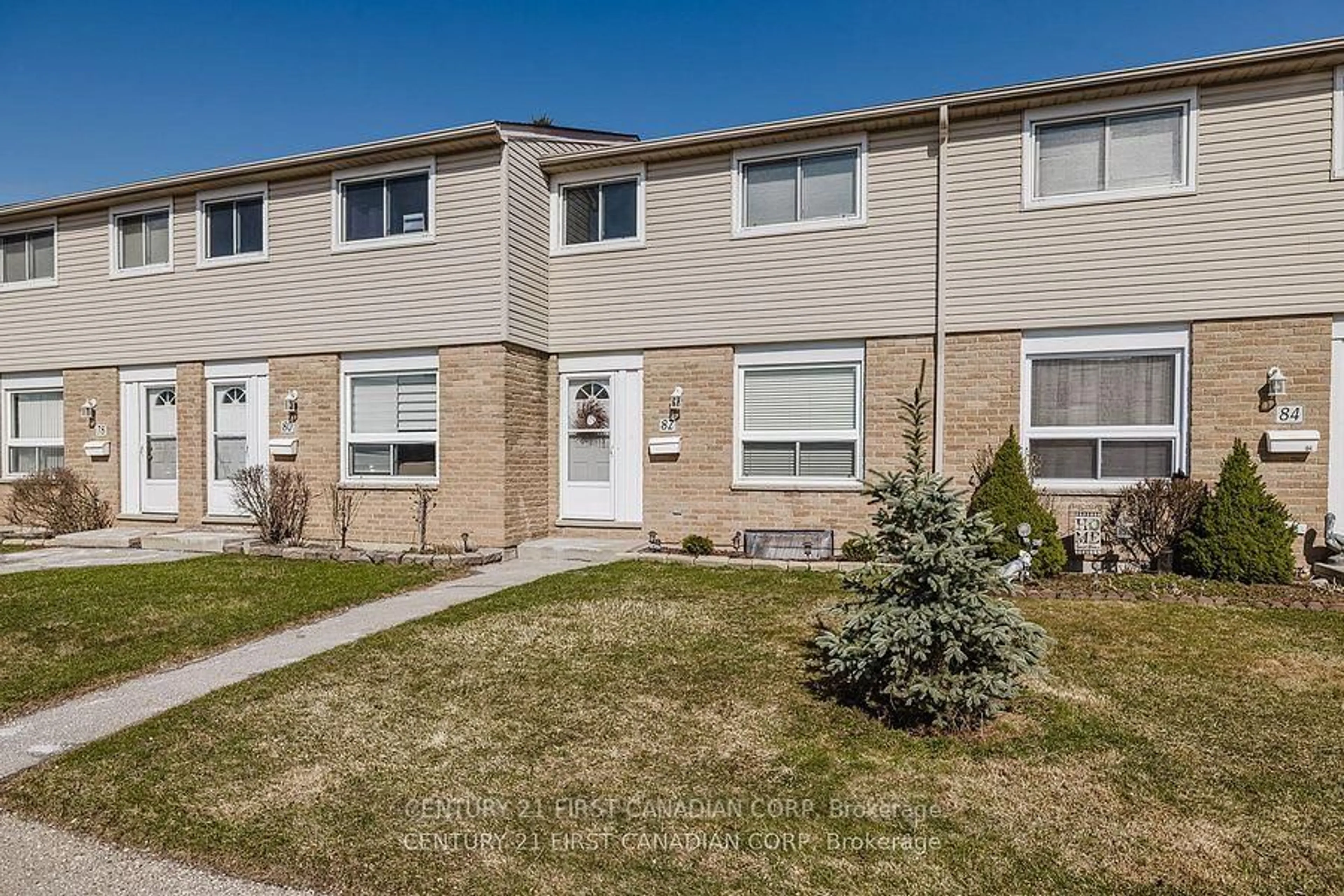 Home with vinyl exterior material, street for 40 Tiffany Dr #82, London East Ontario N5V 3N3