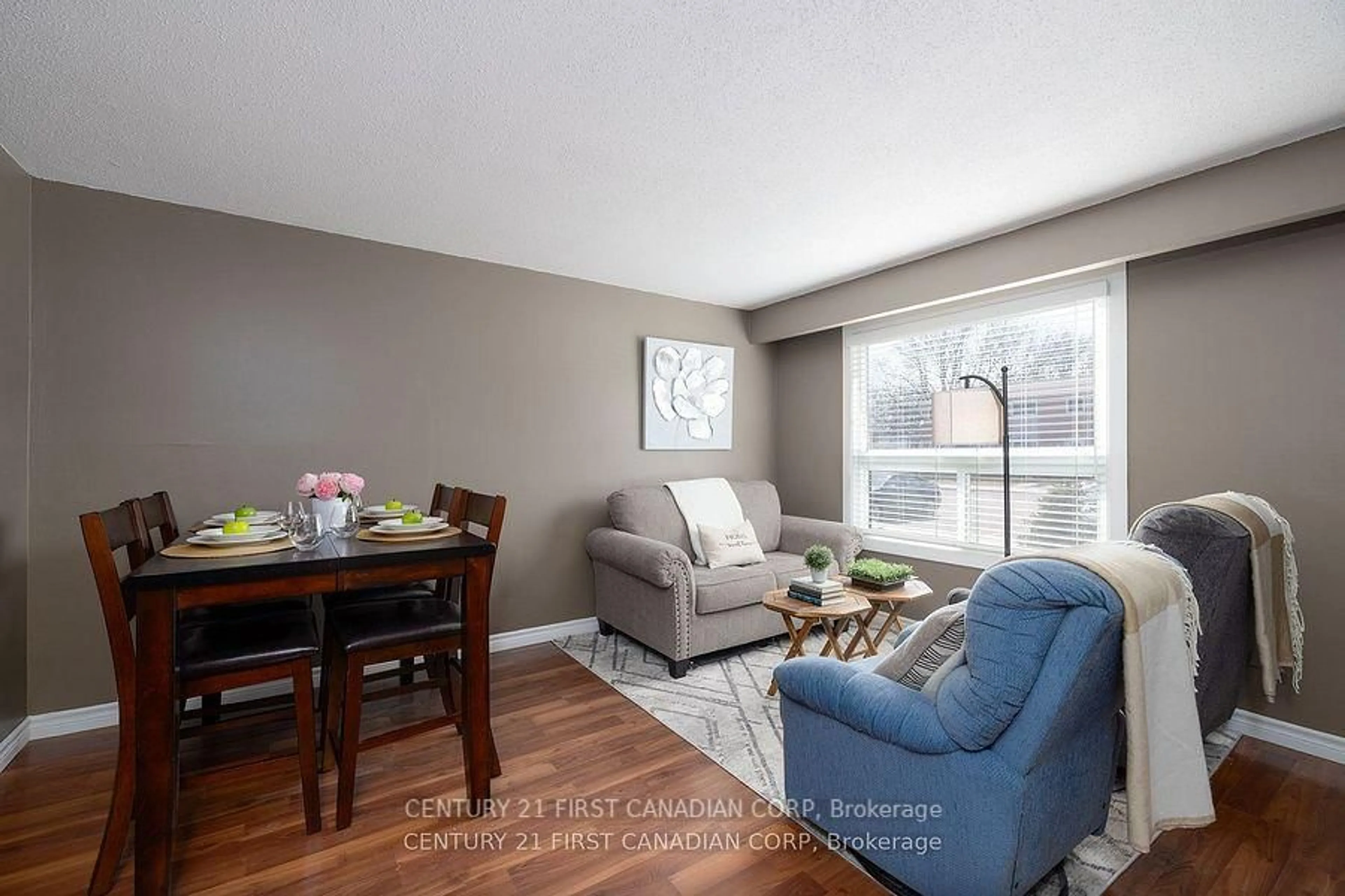 Living room with furniture, wood/laminate floor for 40 Tiffany Dr #82, London East Ontario N5V 3N3