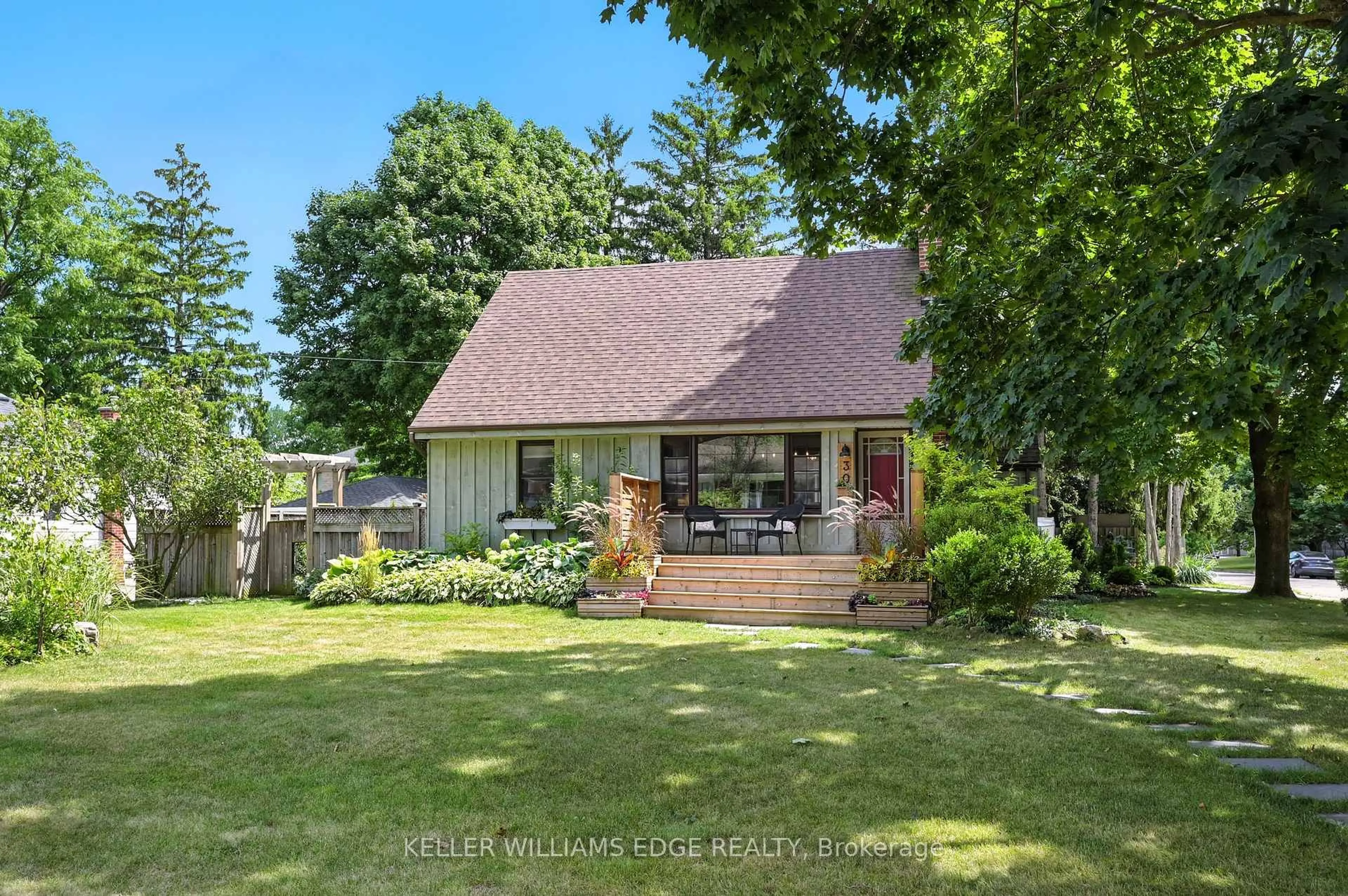 A pic from outside/outdoor area/front of a property/back of a property/a pic from drone, street for 30 Elgin St, Hamilton Ontario L0R 2H0