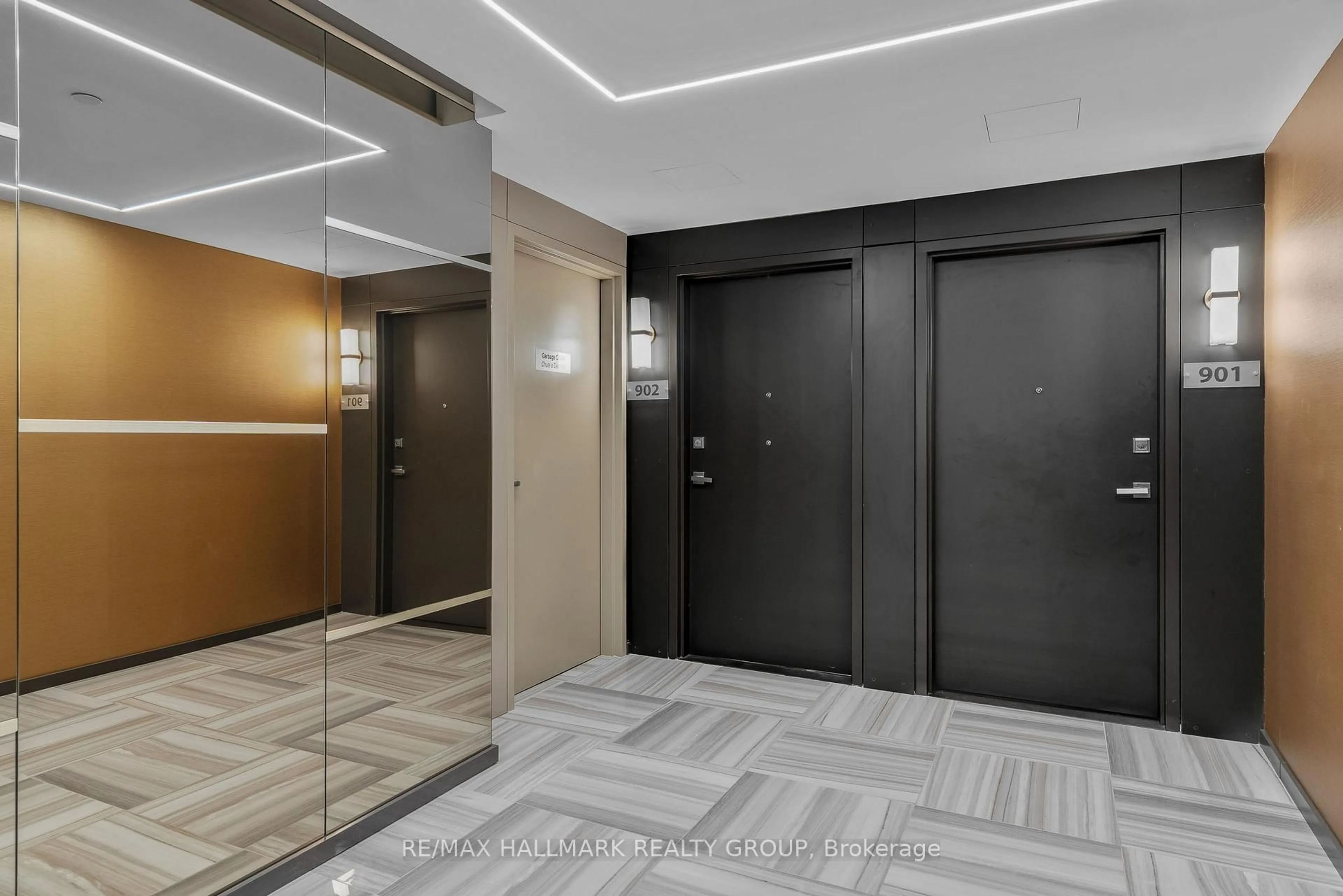 Indoor foyer for 200 Inlet Private #902, Ottawa Ontario K4A 5H3