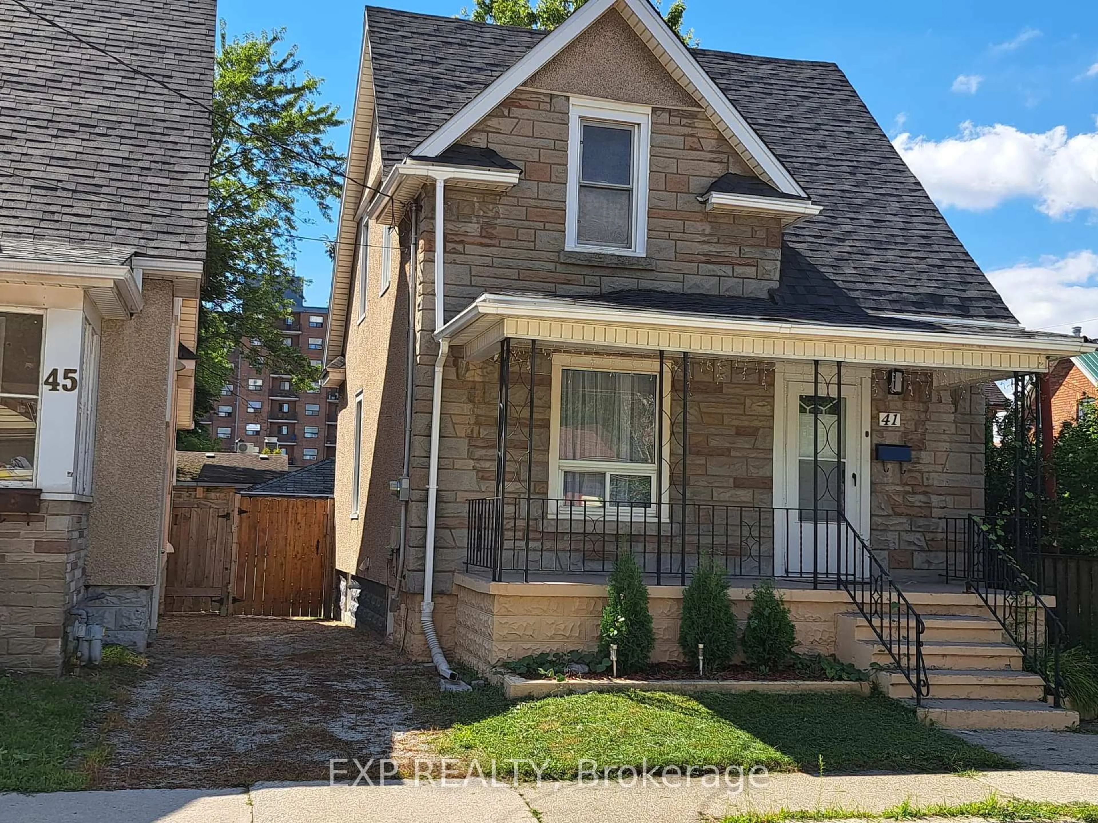 Home with brick exterior material, street for 41 Kent St, Welland Ontario L3B 3H2