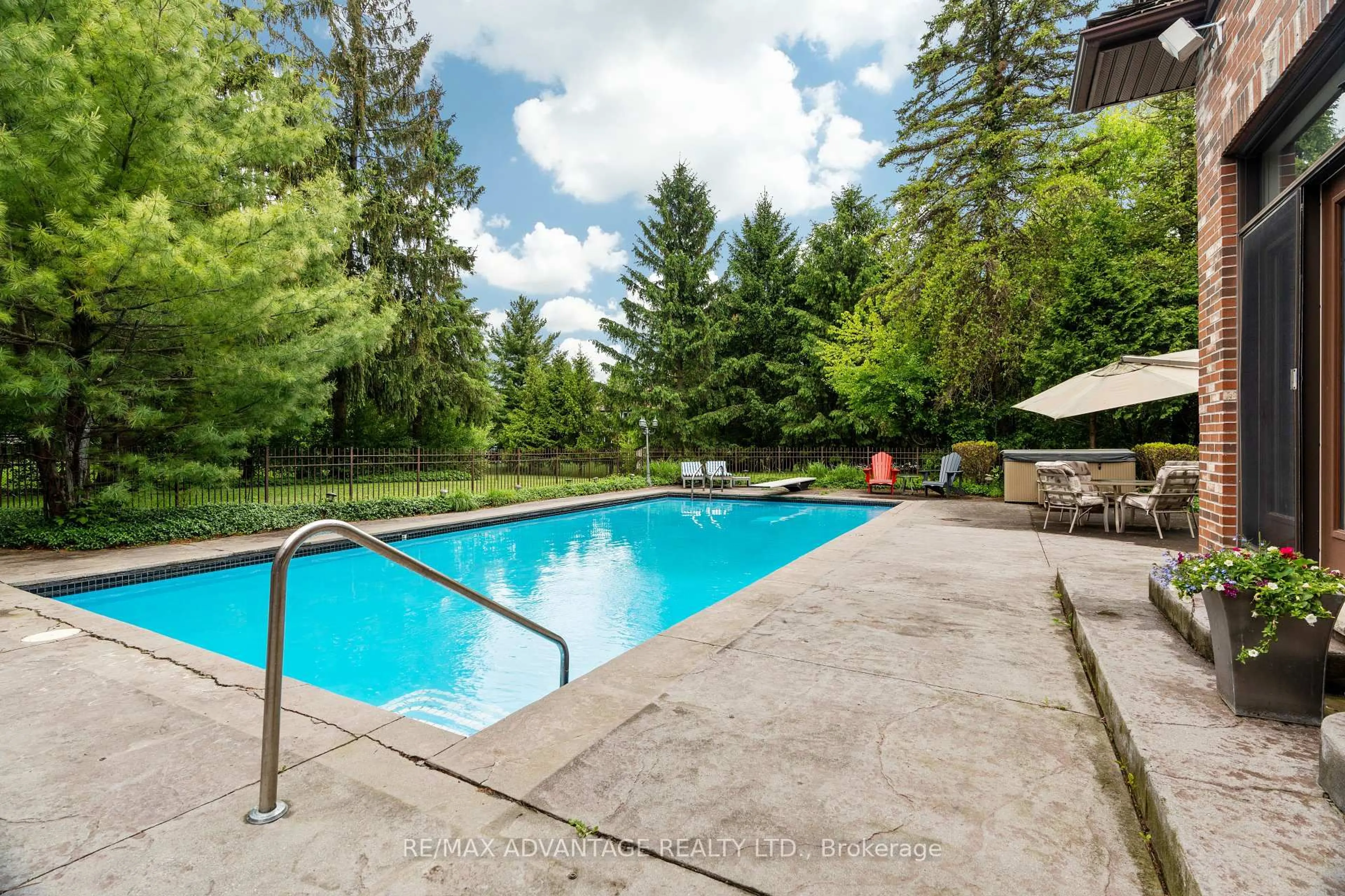 Pool for 1510 Ryersie Rd, London North Ontario N6G 2R9