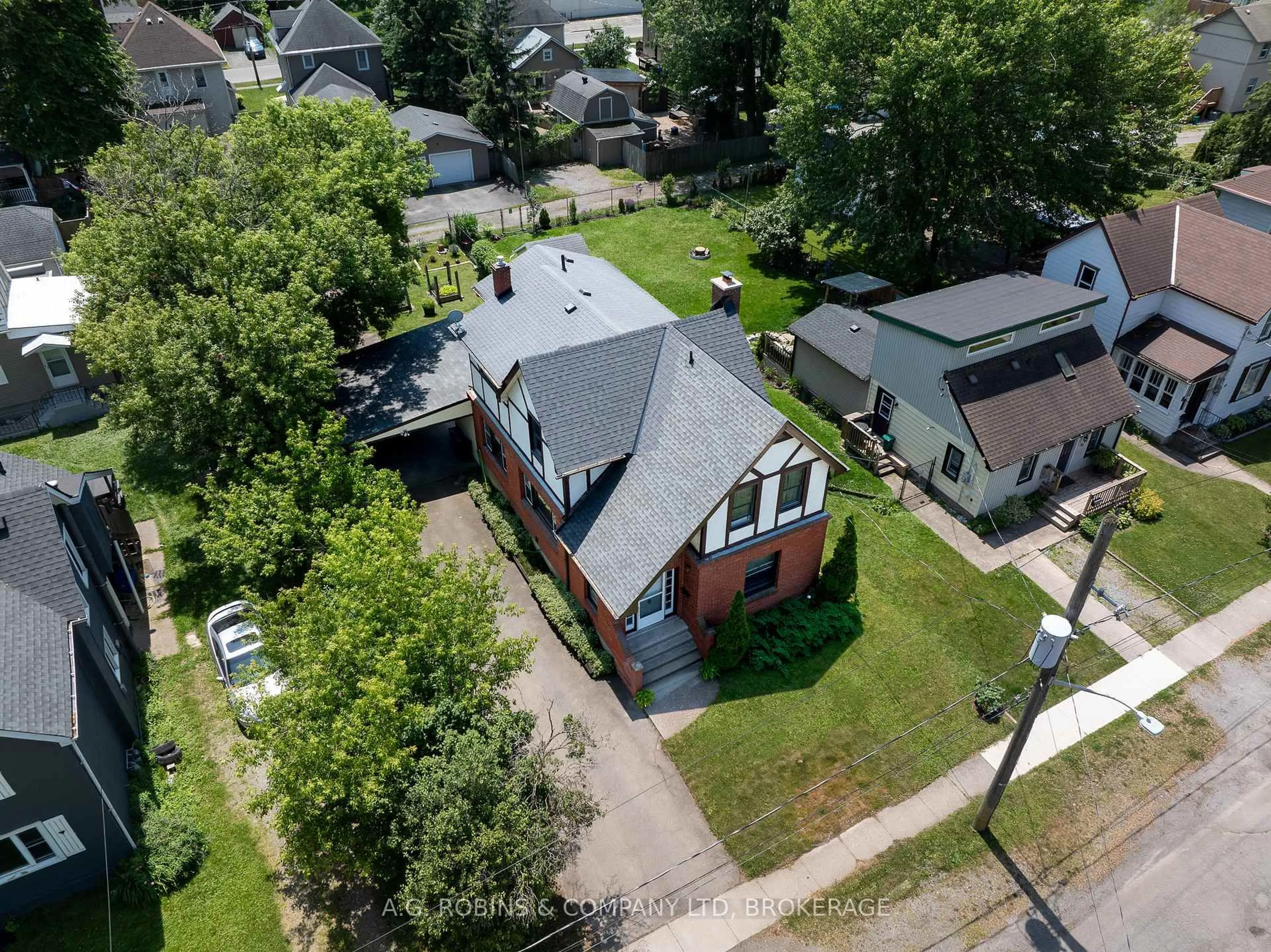 A pic from outside/outdoor area/front of a property/back of a property/a pic from drone, street for 52 Charles St, Port Colborne Ontario L3K 3R4